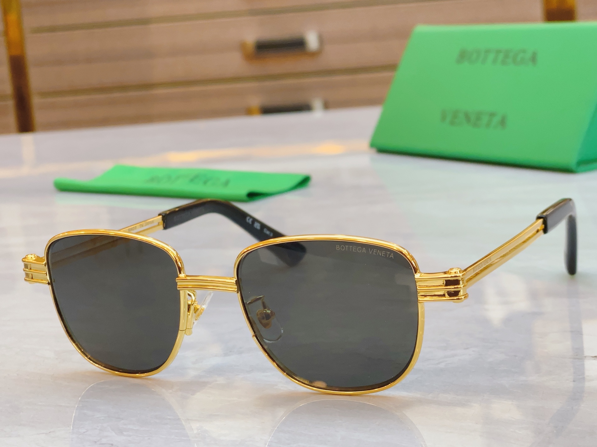 ，【BOTTEGA VENET*】宝缇*嘉新款太阳镜，MODEL：BV1380S，SIZE：51口18-