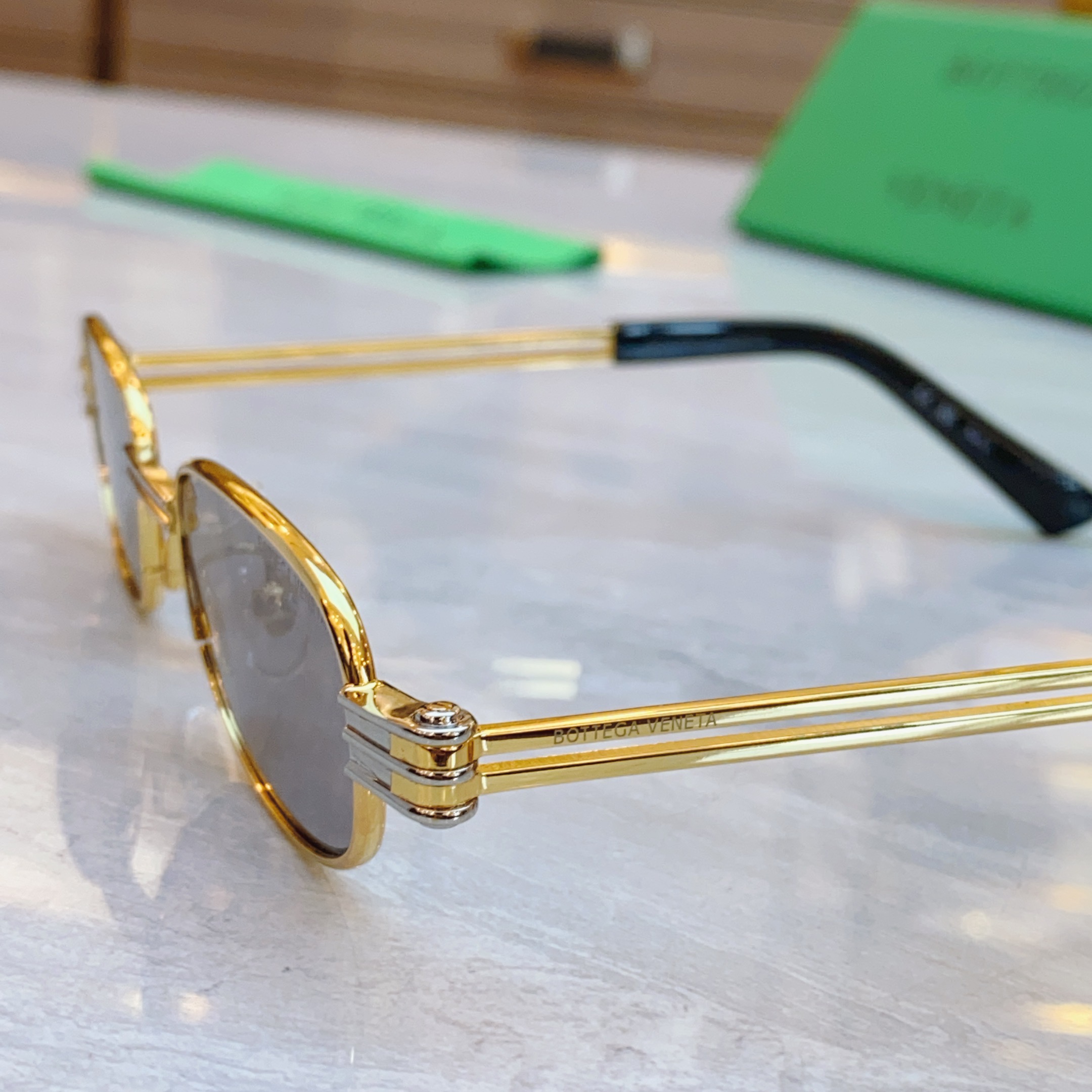 ，【BOTTEGA VENET*】宝缇*嘉新款太阳镜，MODEL：BV1381S，SIZE：50口20-