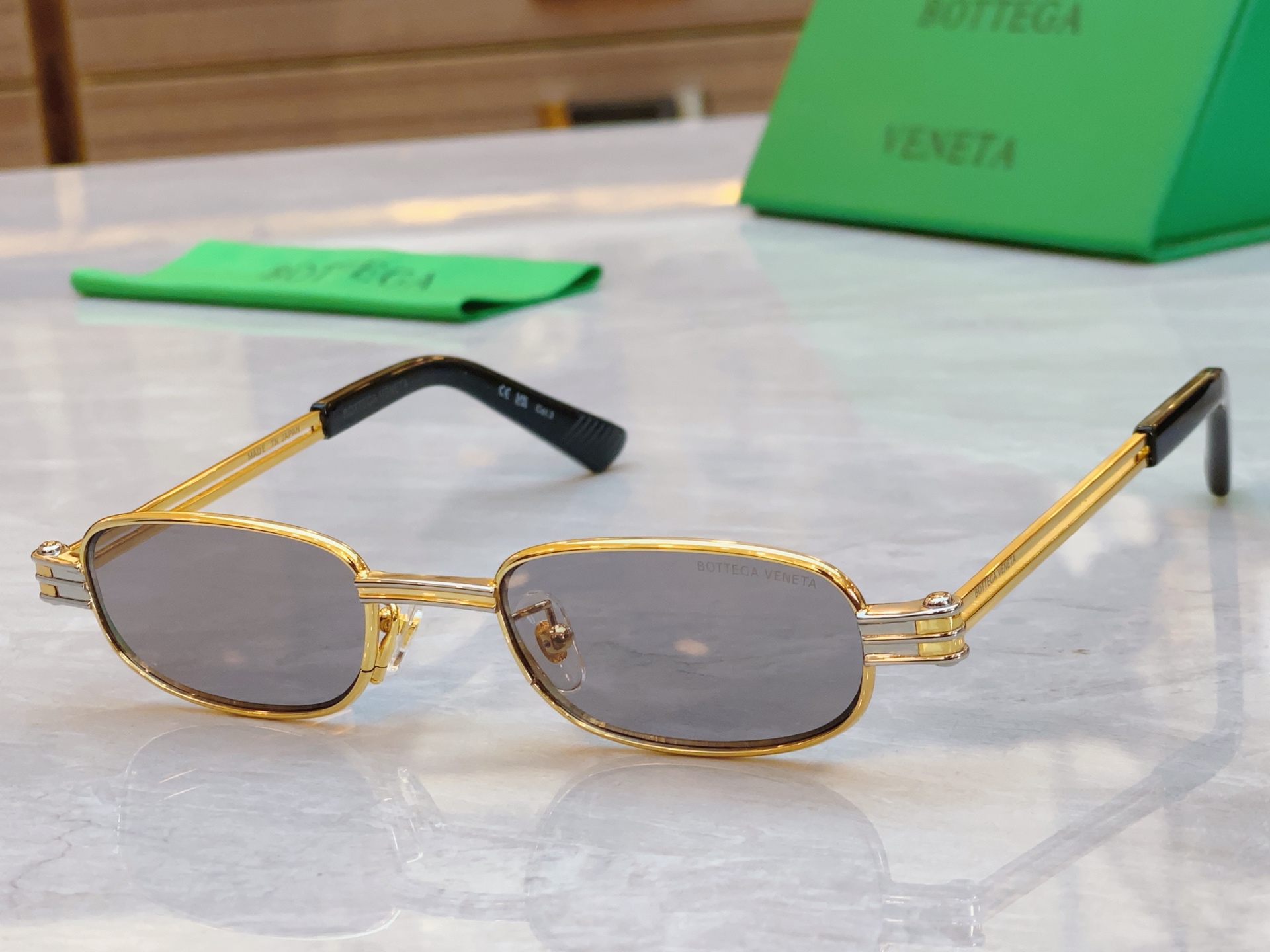 ，【BOTTEGA VENET*】宝缇*嘉新款太阳镜，MODEL：BV1381S，SIZE：50口20-