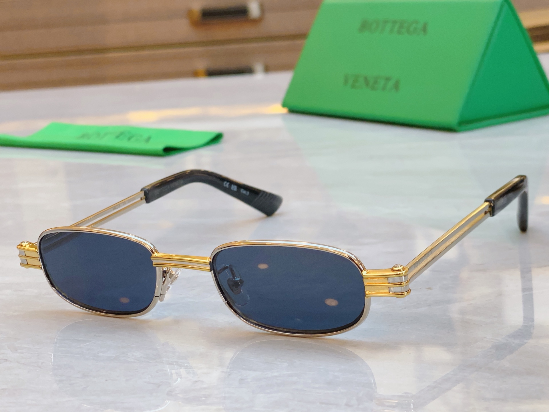 ，【BOTTEGA VENET*】宝缇*嘉新款太阳镜，MODEL：BV1381S，SIZE：50口20-