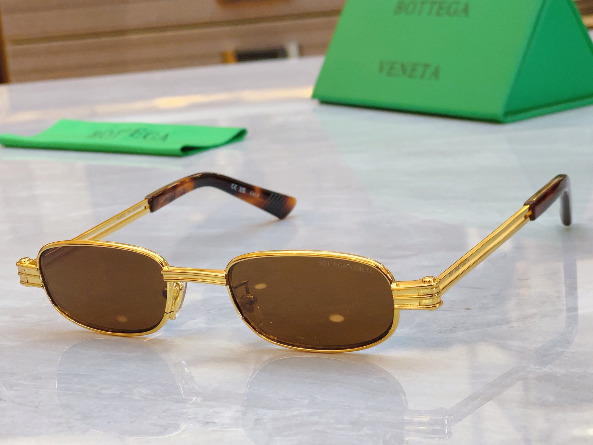 ，【BOTTEGA VENET*】宝缇*嘉新款太阳镜，MODEL：BV1381S，SIZE：50口20-
