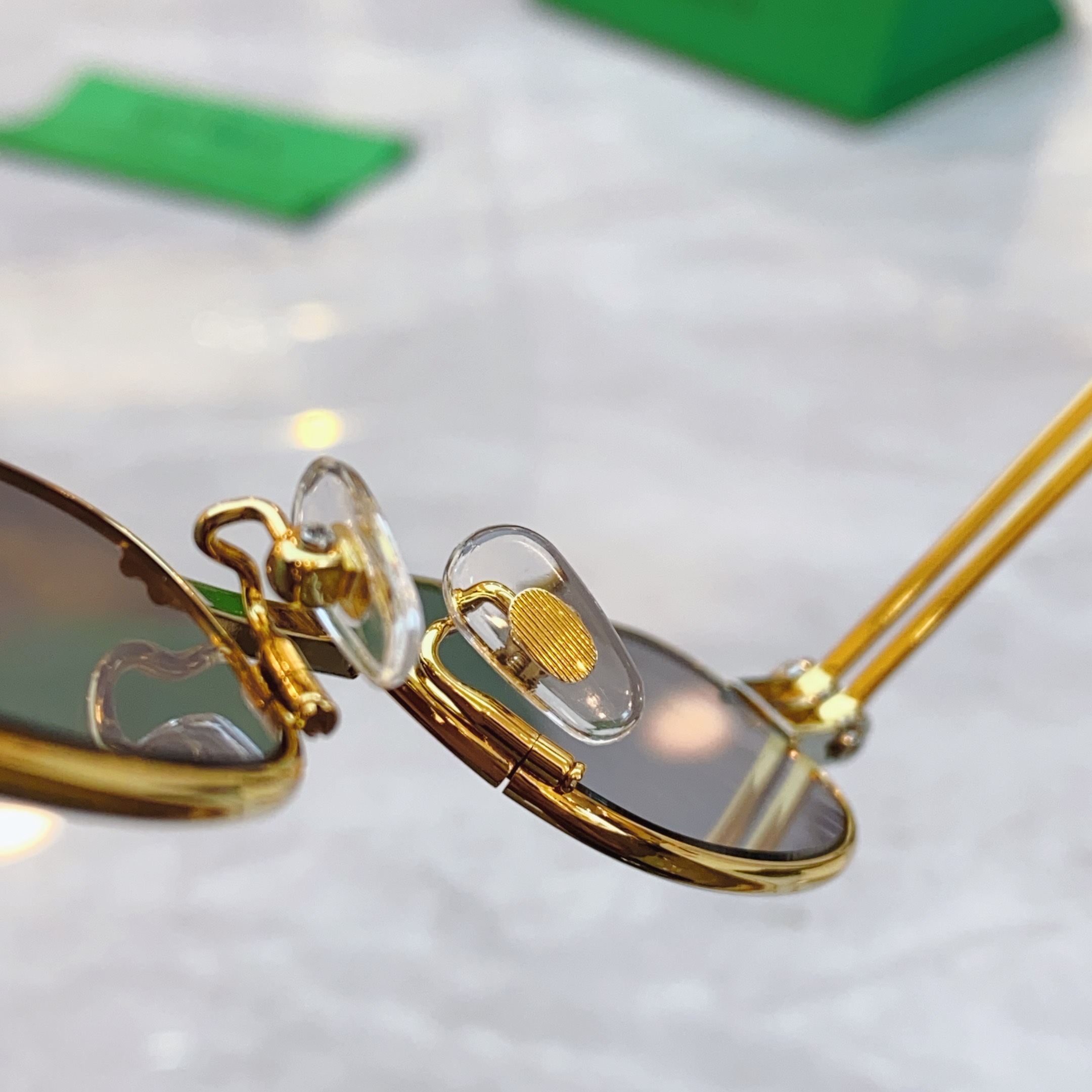 ，【BOTTEGA VENET*】宝缇*嘉新款太阳镜，MODEL：BV1381S，SIZE：50口20-