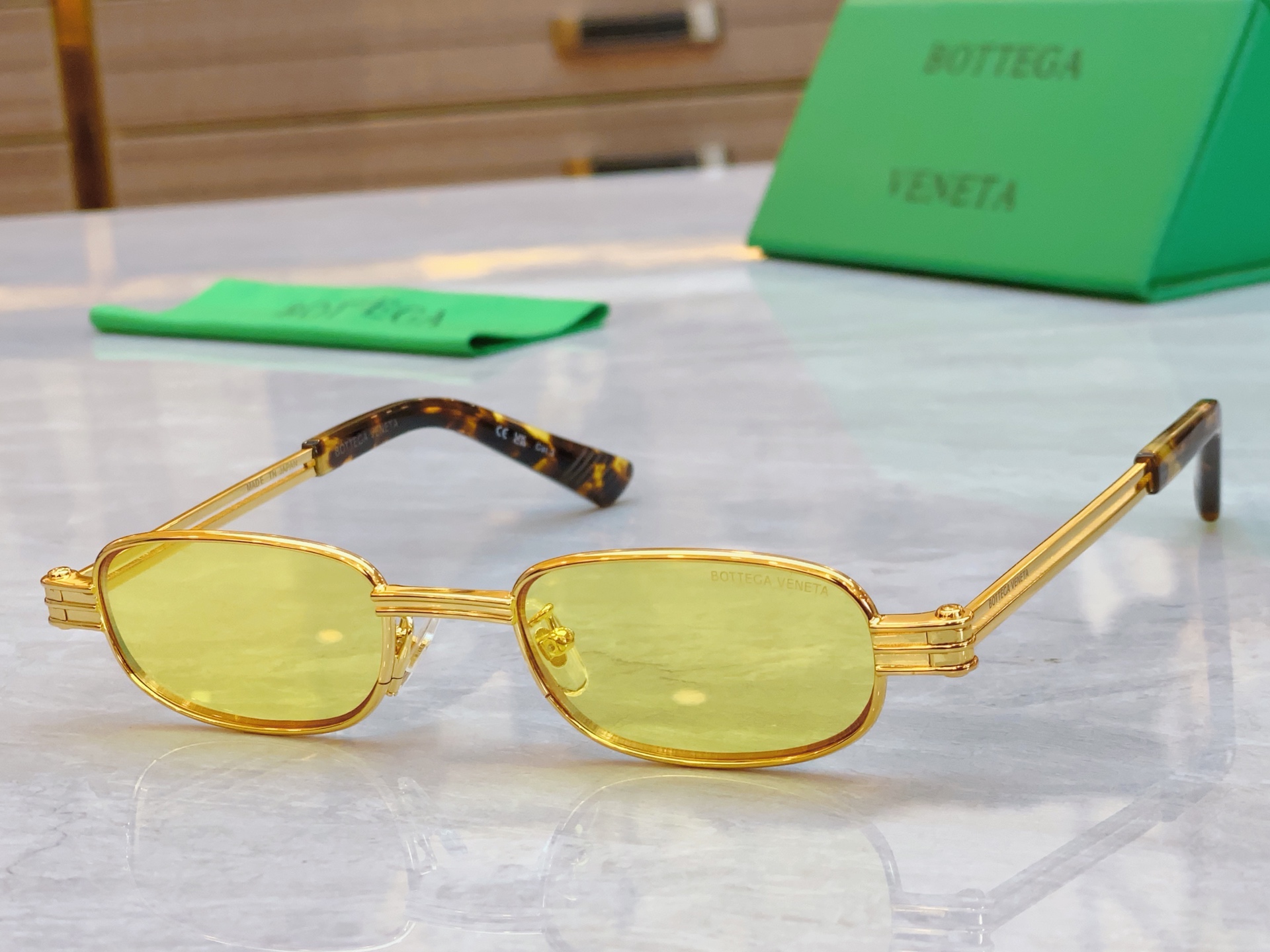 ，【BOTTEGA VENET*】宝缇*嘉新款太阳镜，MODEL：BV1381S，SIZE：50口20-