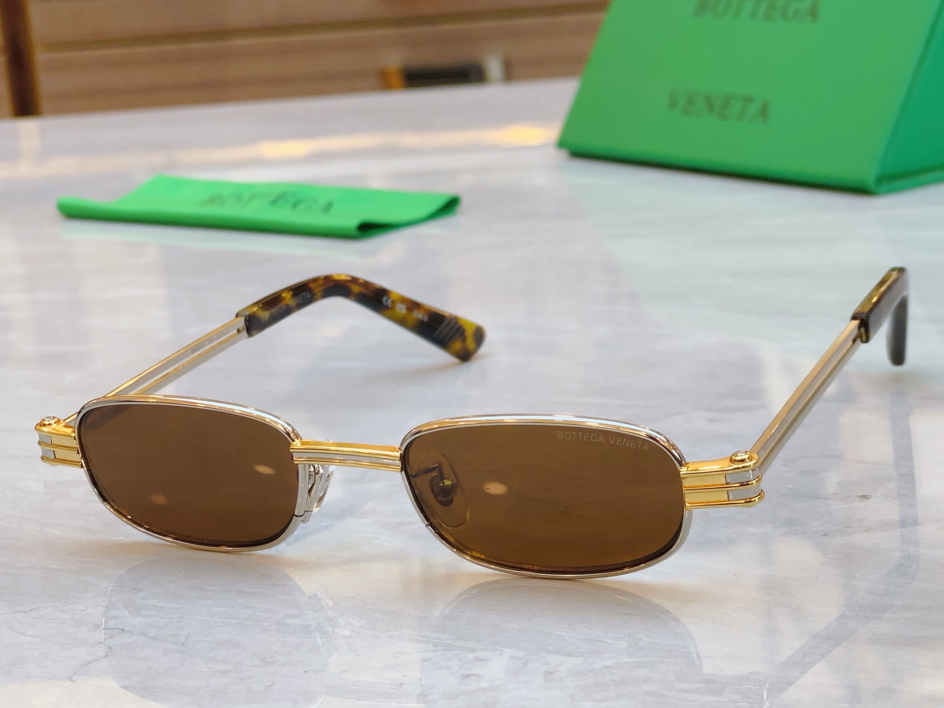 ，【BOTTEGA VENET*】宝缇*嘉新款太阳镜，MODEL：BV1381S，SIZE：50口20-