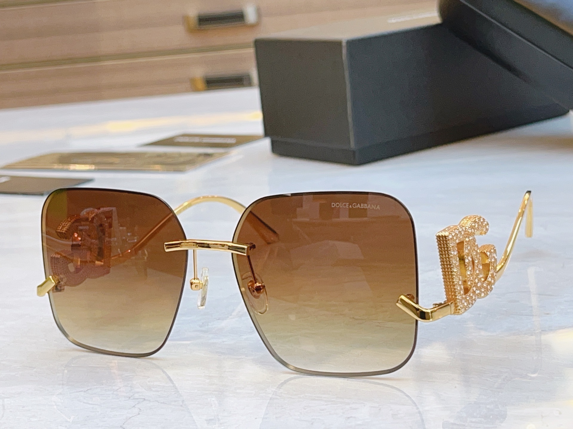，【DOLCE & GABBAN*】D*G新款太阳镜，MODEL：DG6661，SIZE：59口16-1