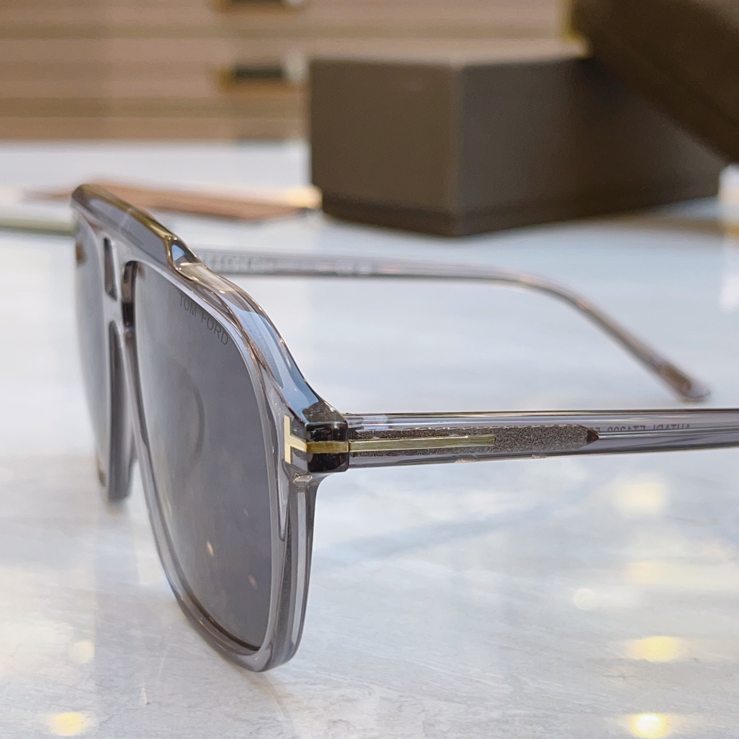 ，【TOM FOR*】汤姆*福特新款太阳镜🕶️，MODEL：FT1209，SIZE：56口14-145