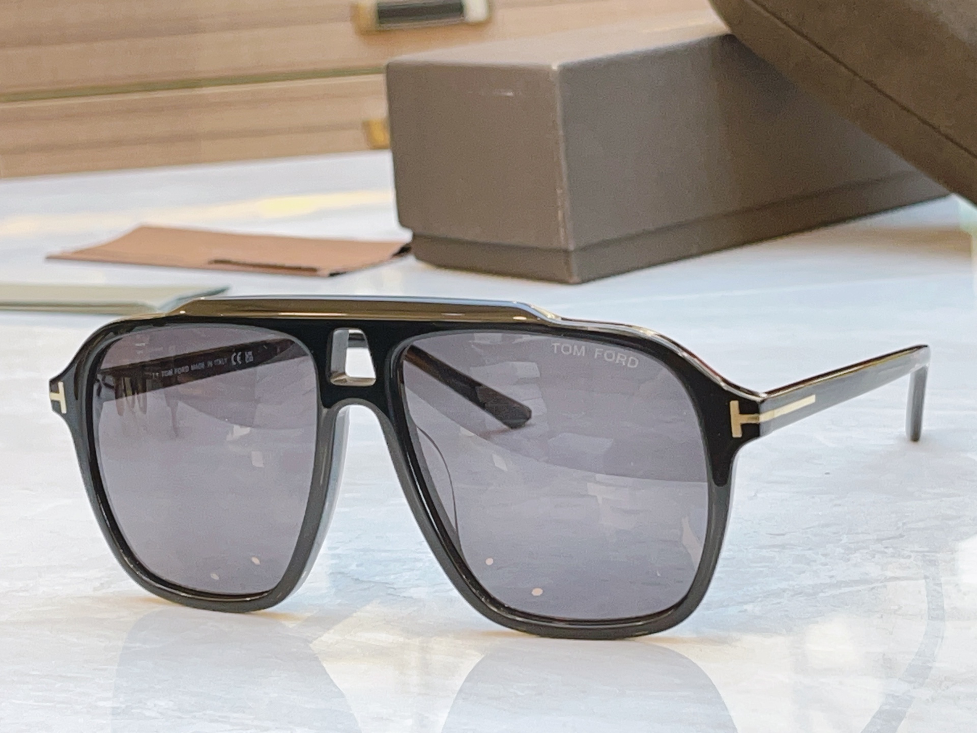 ，【TOM FOR*】汤姆*福特新款太阳镜🕶️，MODEL：FT1209，SIZE：56口14-145