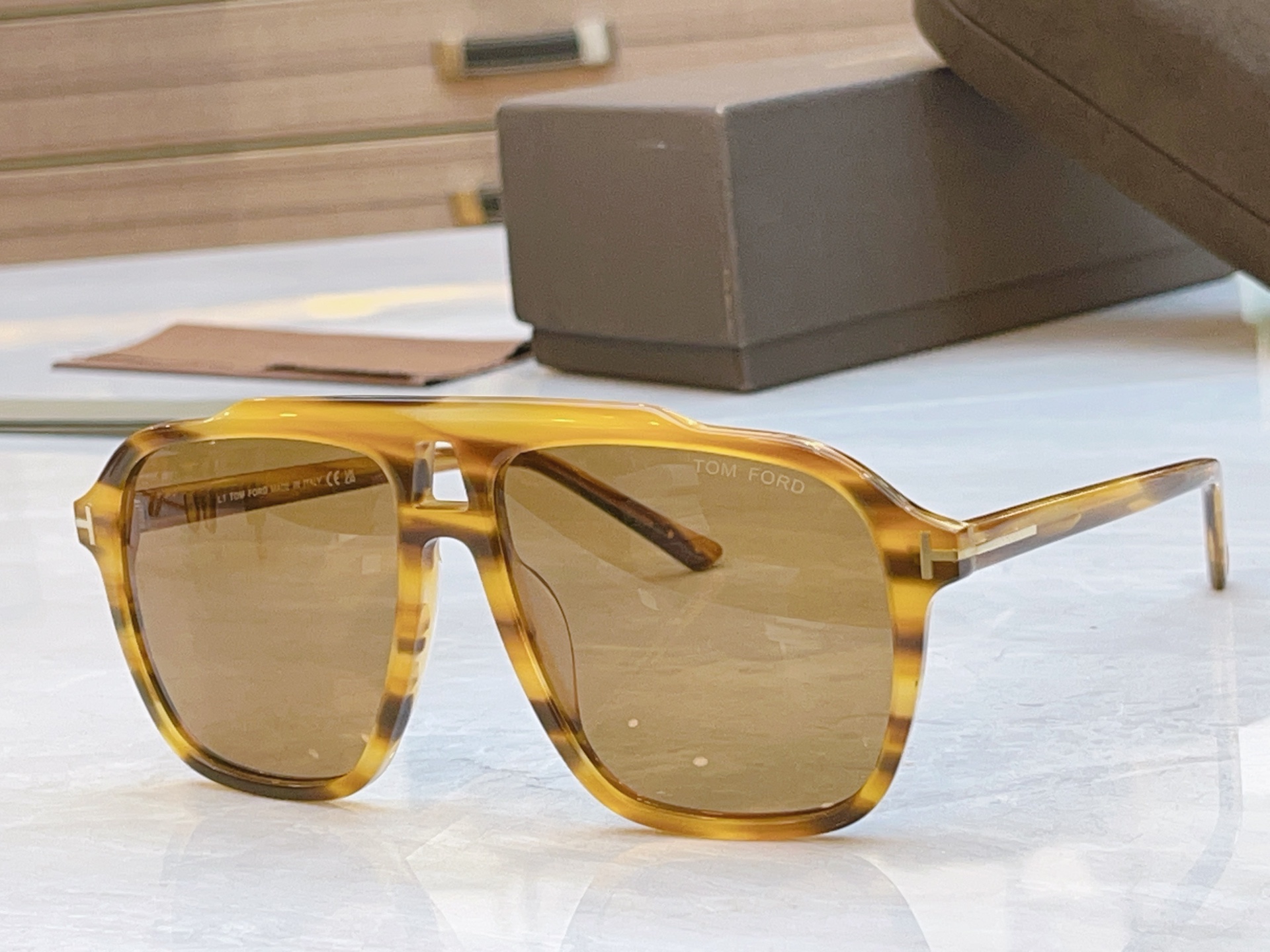 ，【TOM FOR*】汤姆*福特新款太阳镜🕶️，MODEL：FT1209，SIZE：56口14-145