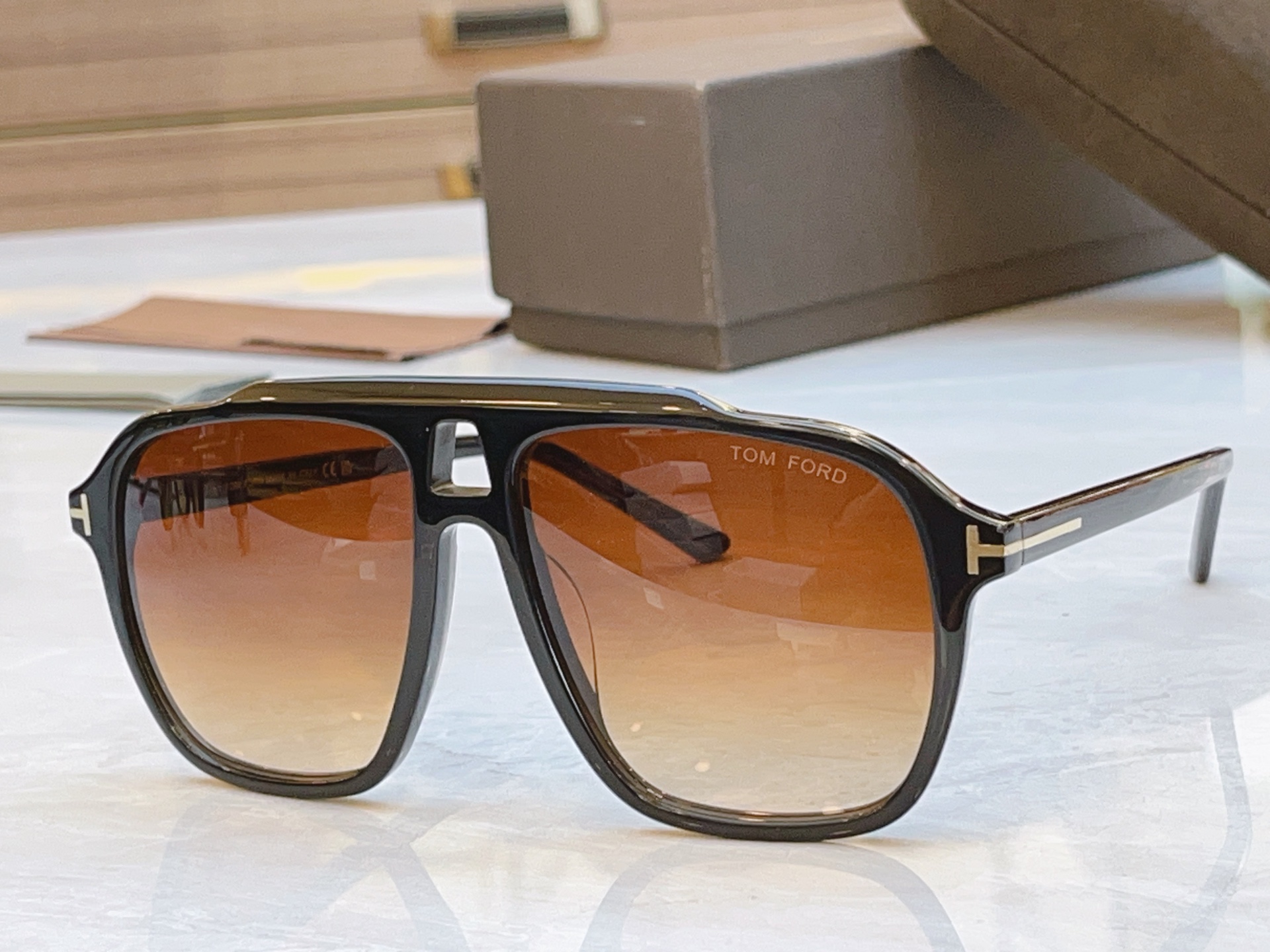 ，【TOM FOR*】汤姆*福特新款太阳镜🕶️，MODEL：FT1209，SIZE：56口14-145