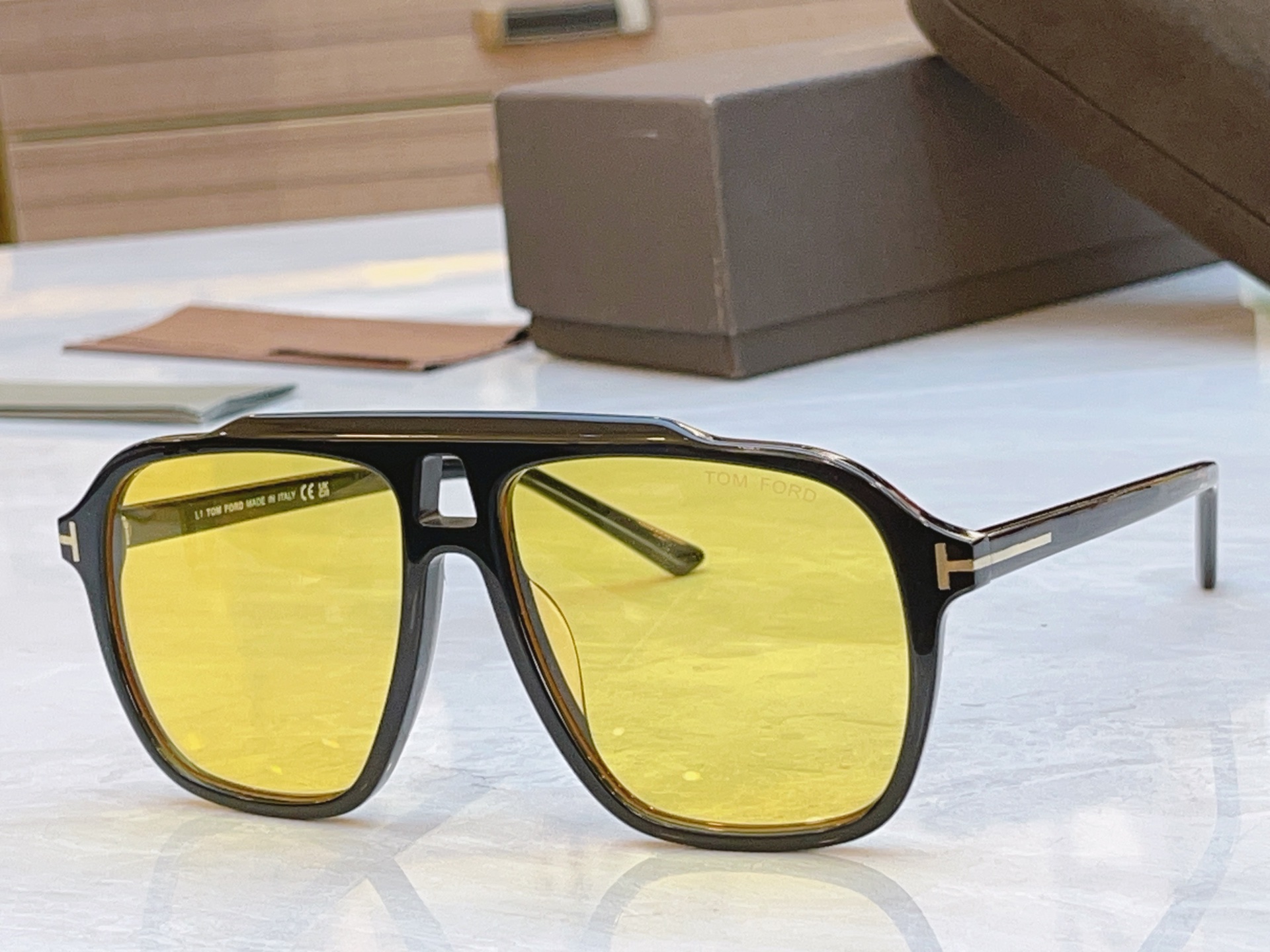，【TOM FOR*】汤姆*福特新款太阳镜🕶️，MODEL：FT1209，SIZE：56口14-145