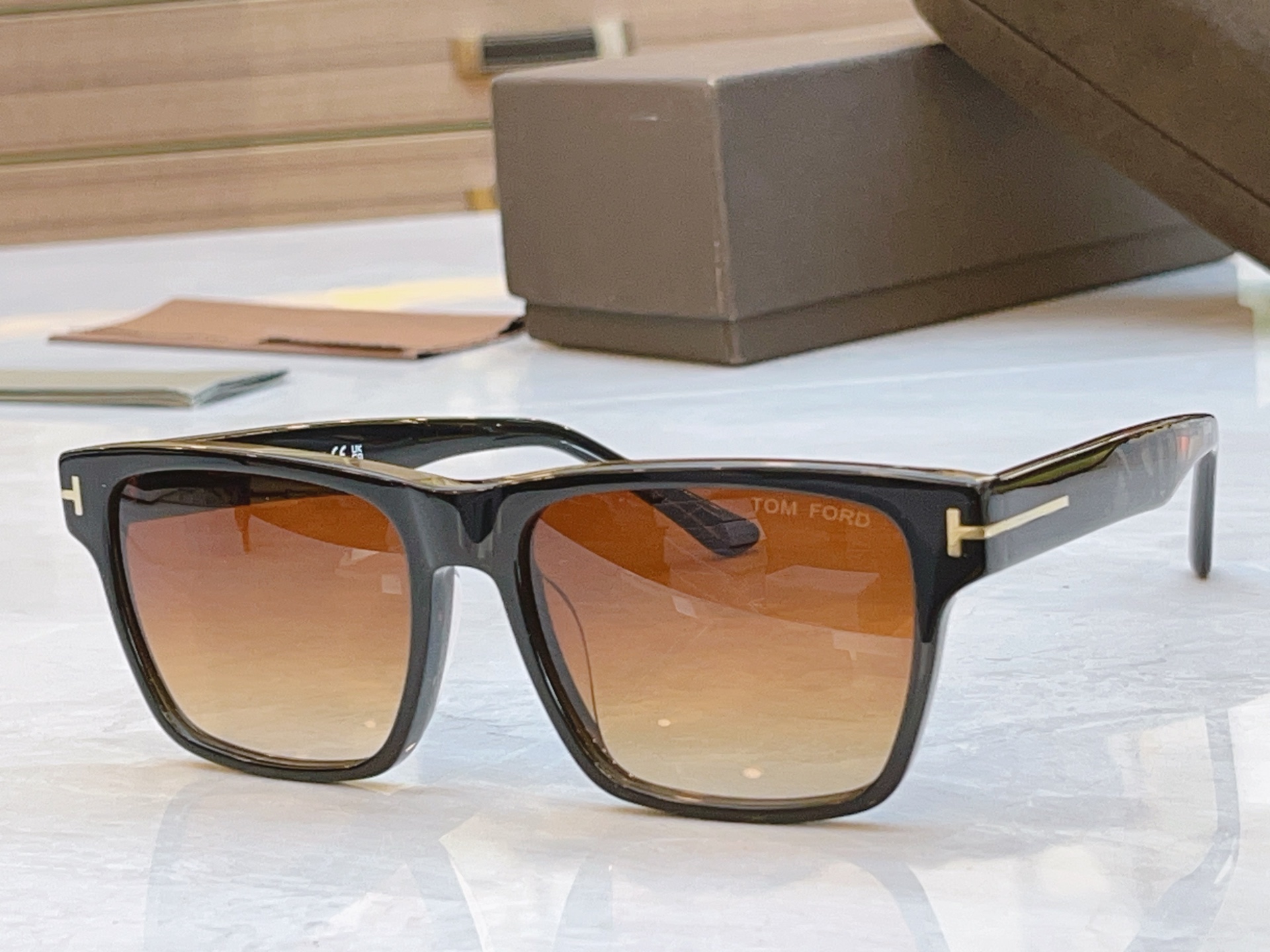 ，【TOM FOR*】汤姆*福特新款太阳镜🕶️，MODEL：FT1205，SIZE：55口20-145