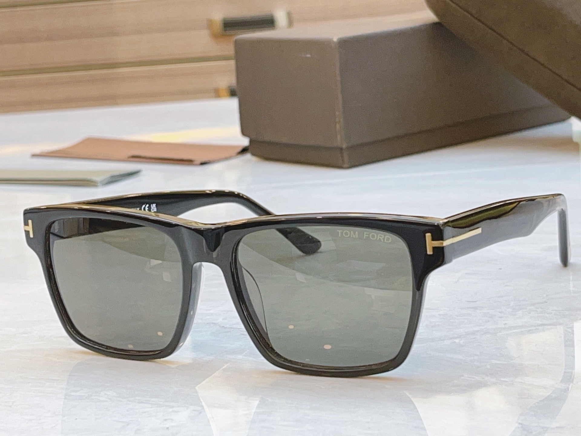 ，【TOM FOR*】汤姆*福特新款太阳镜🕶️，MODEL：FT1205，SIZE：55口20-145