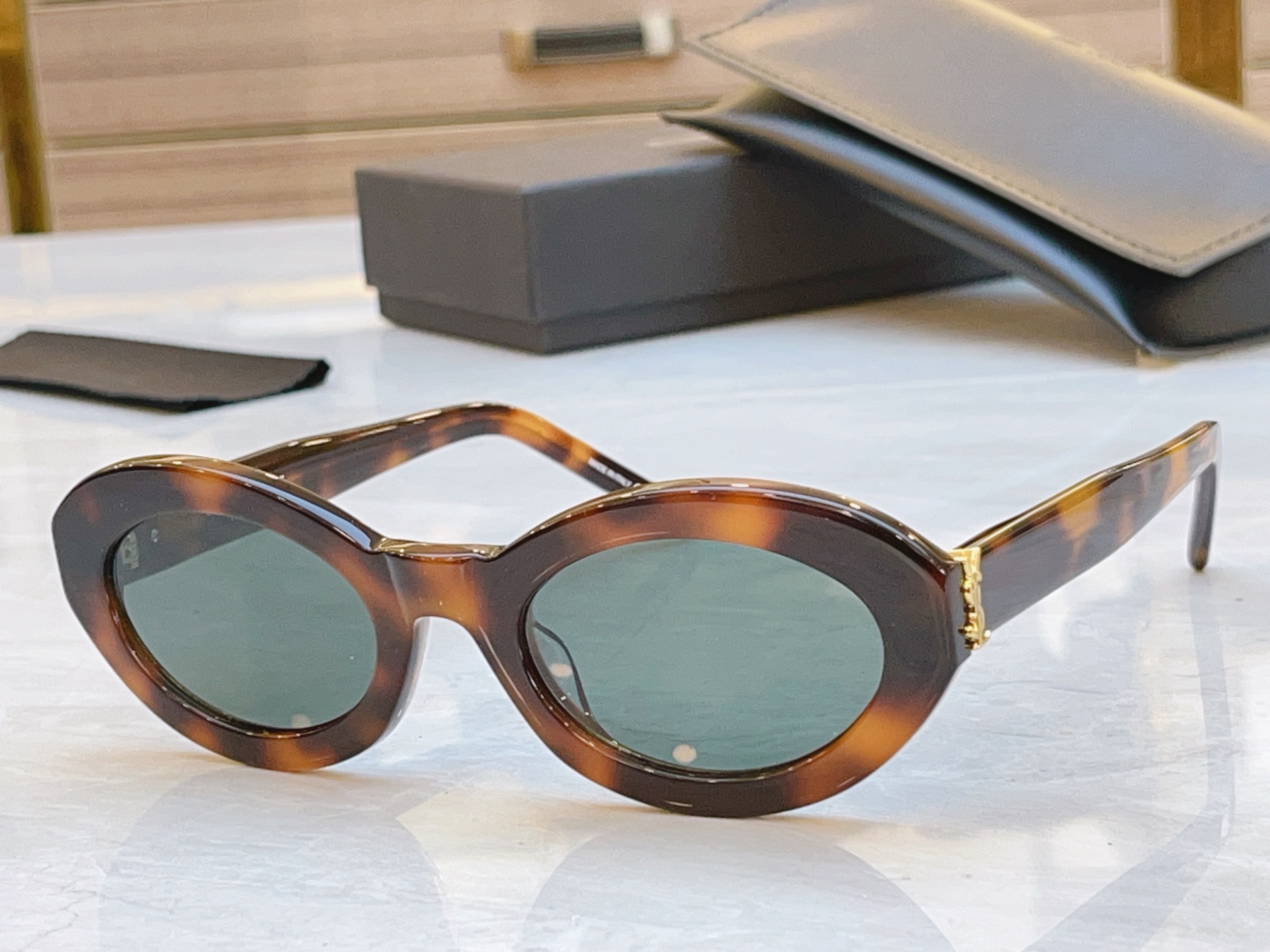 ，【SAINT LAUREN*】圣罗*兰新款眼镜架。MODEL：SL M136，SIZE：52口22-1