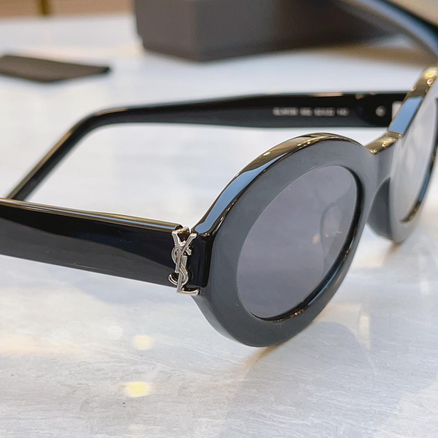 ，【SAINT LAUREN*】圣罗*兰新款眼镜架。MODEL：SL M136，SIZE：52口22-1