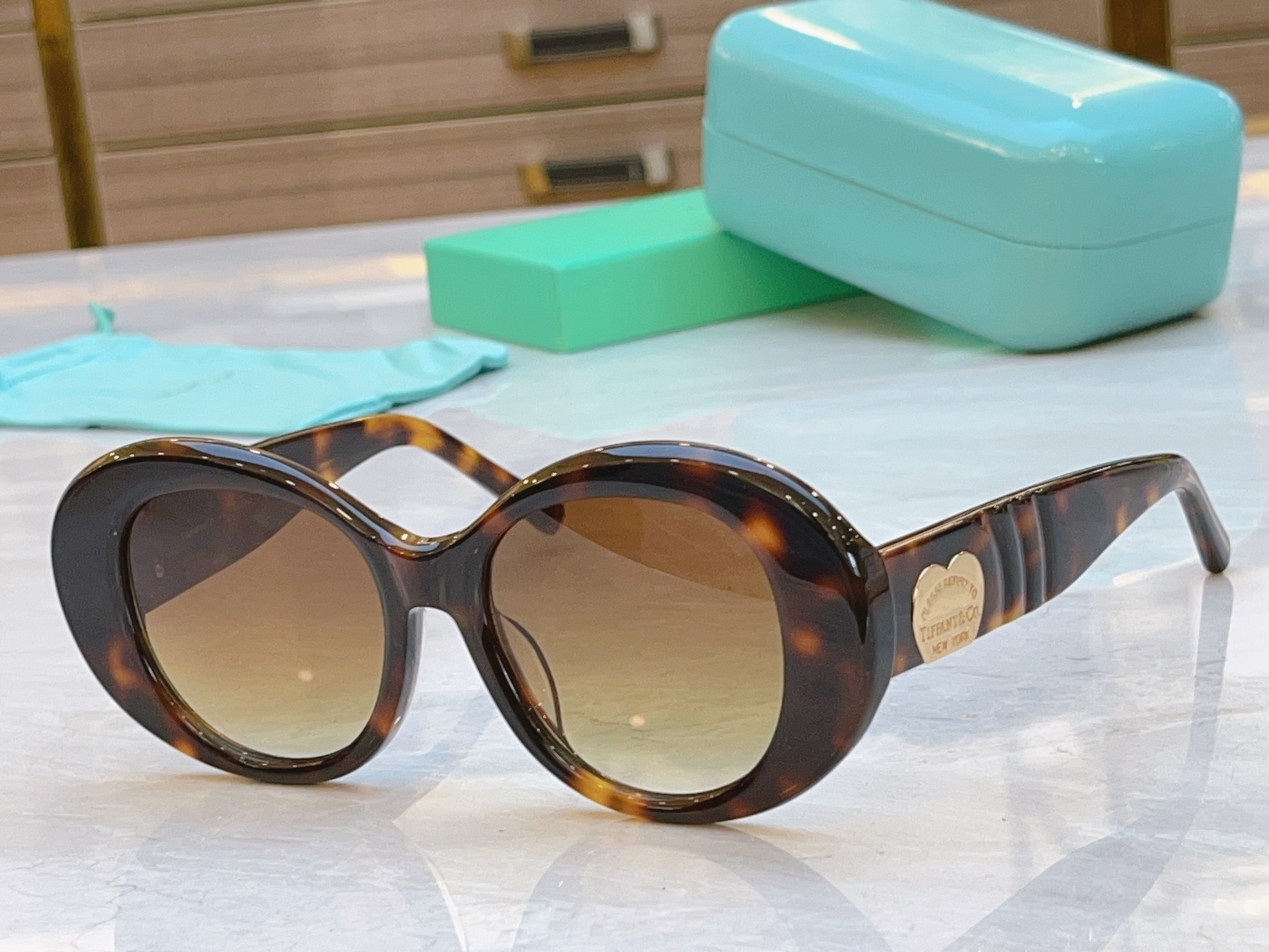 ，【Tiffany & Co.】蒂芙*尼新款太阳镜🕶️，Mod：TF5024，Size：51口18-14