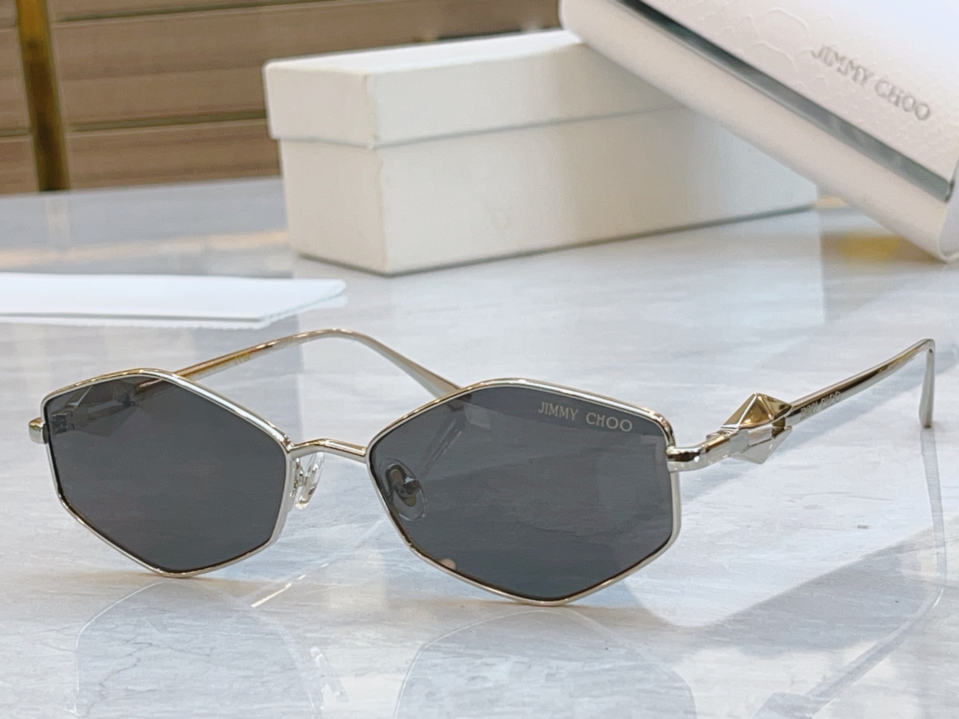 ，【JIMMY CHO*】吉米*周新款太阳镜，MODEL：JC4017，SIZE：58口18-145