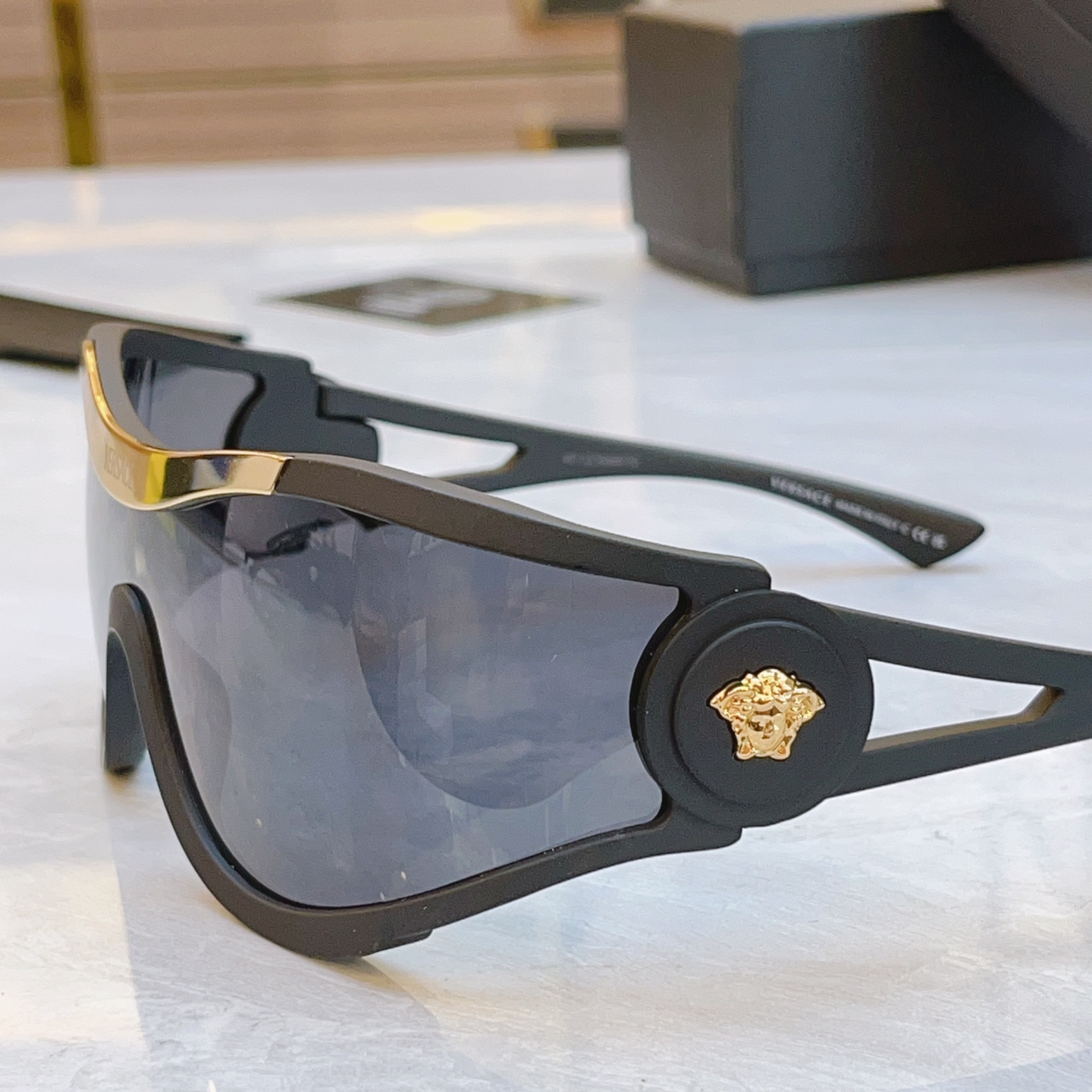 ，【VERSAC*】范思*哲新款太阳镜，
MODEL：VS4475，SIZE：42口14-110