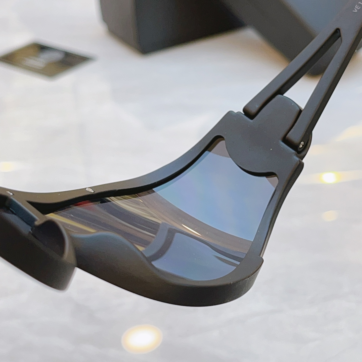 ，【VERSAC*】范思*哲新款太阳镜，
MODEL：VS4475，SIZE：42口14-110