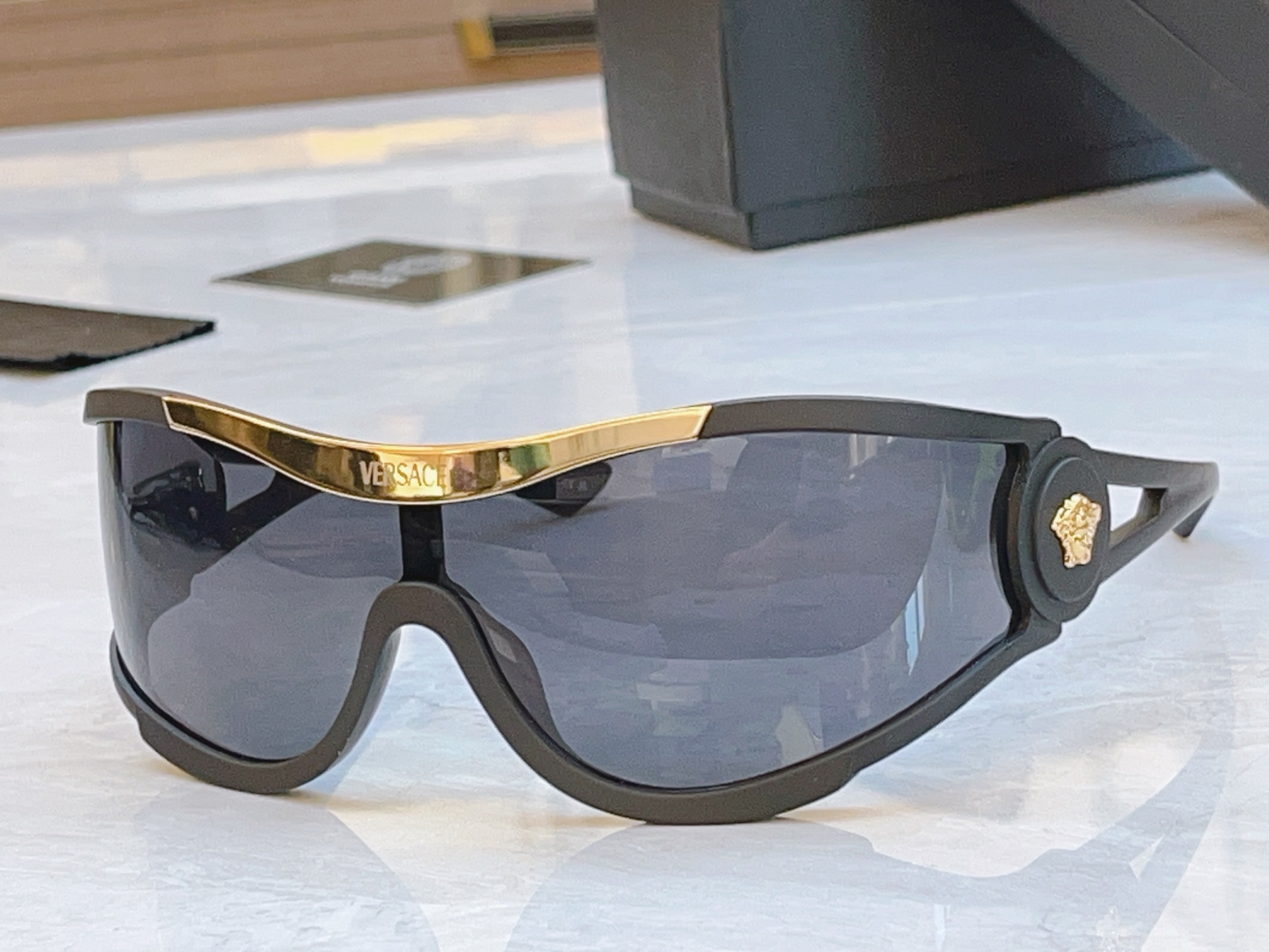 ，【VERSAC*】范思*哲新款太阳镜，
MODEL：VS4475，SIZE：42口14-110