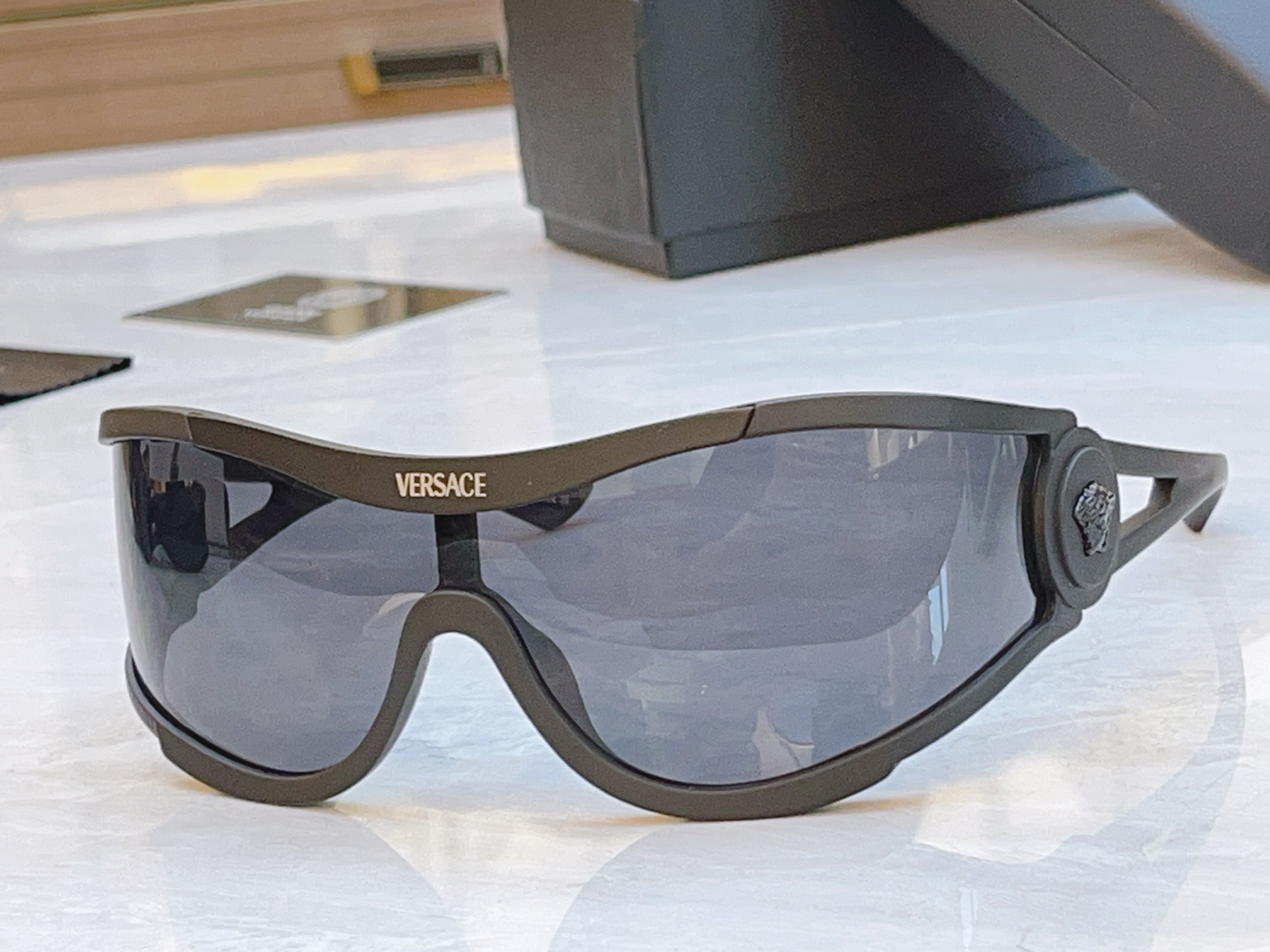 ，【VERSAC*】范思*哲新款太阳镜，
MODEL：VS4475，SIZE：42口14-110