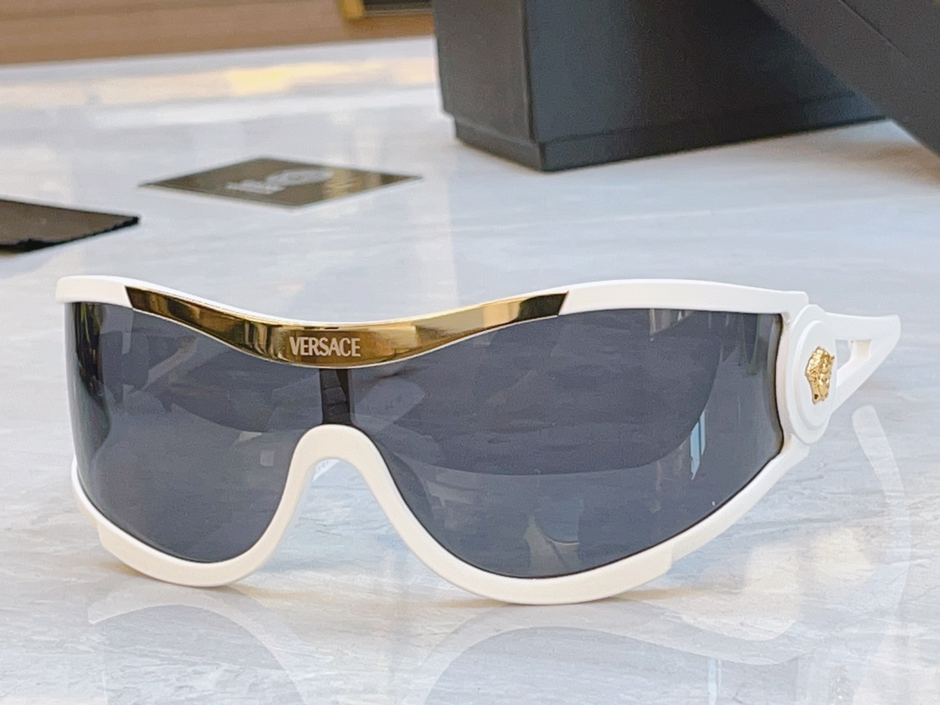 ，【VERSAC*】范思*哲新款太阳镜，
MODEL：VS4475，SIZE：42口14-110