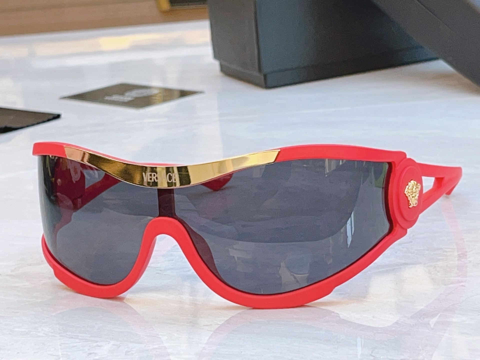 ，【VERSAC*】范思*哲新款太阳镜，
MODEL：VS4475，SIZE：42口14-110