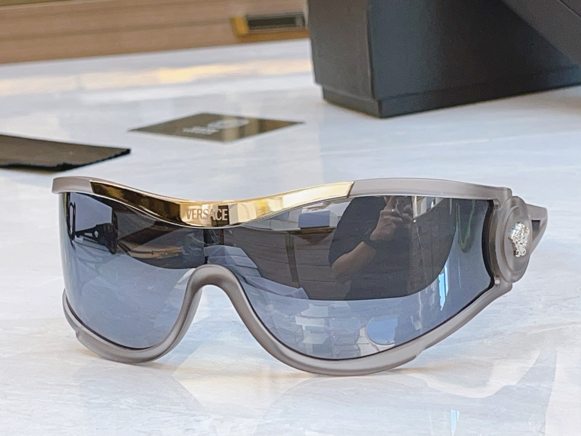 ，【VERSAC*】范思*哲新款太阳镜，
MODEL：VS4475，SIZE：42口14-110