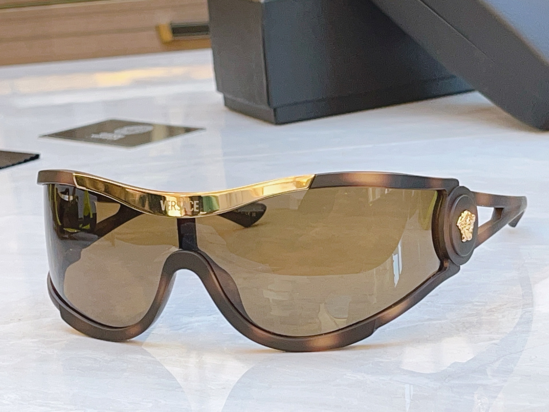 ，【VERSAC*】范思*哲新款太阳镜，
MODEL：VS4475，SIZE：42口14-110