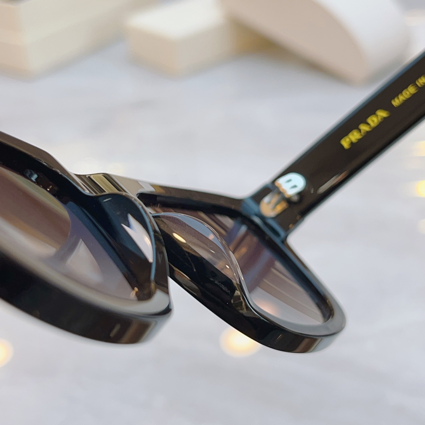 ，【PRAD*】普拉*达新款太阳镜🕶️，MODEL：PS01ZS，SIZE：53口22-145