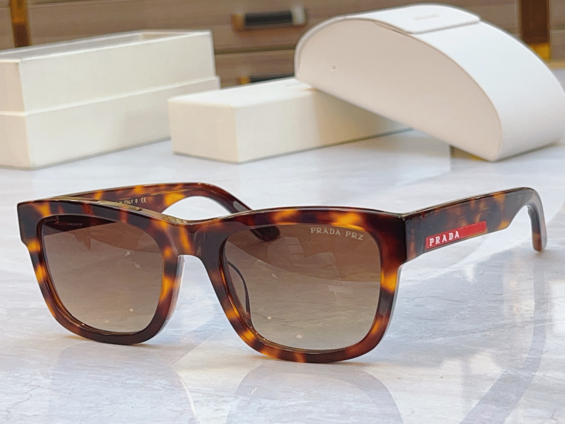 ，【PRAD*】普拉*达新款太阳镜🕶️，MODEL：PS01ZS，SIZE：53口22-145