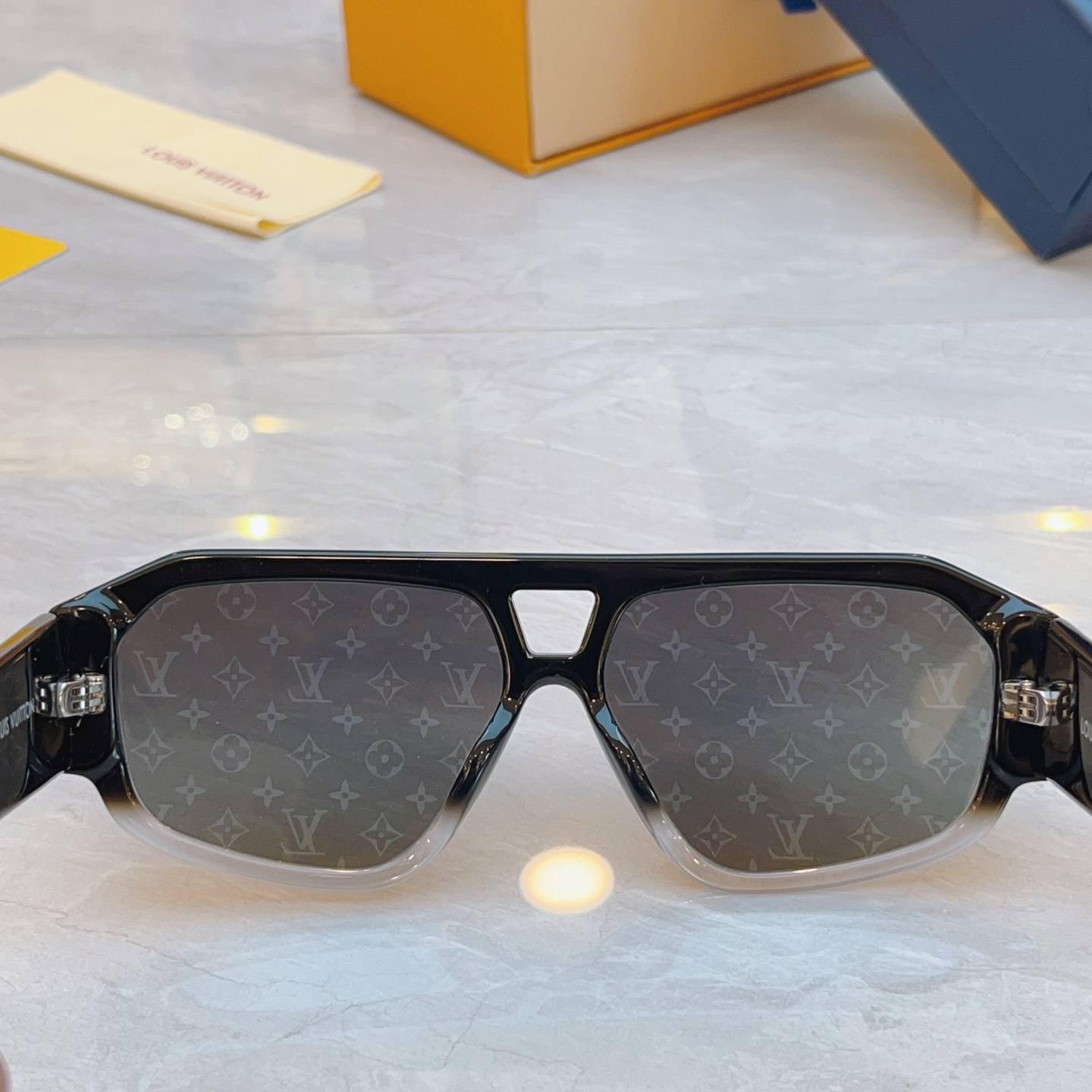 ，【LOUIS VUITTO*】路易*威登新款太阳镜，MODEL：Z2870W，SIZE：58口14-1