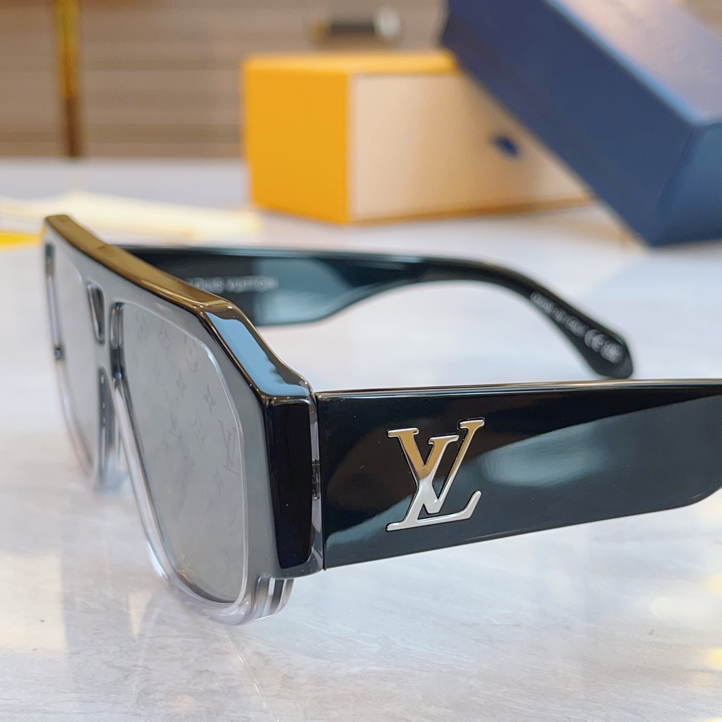 ，【LOUIS VUITTO*】路易*威登新款太阳镜，MODEL：Z2870W，SIZE：58口14-1
