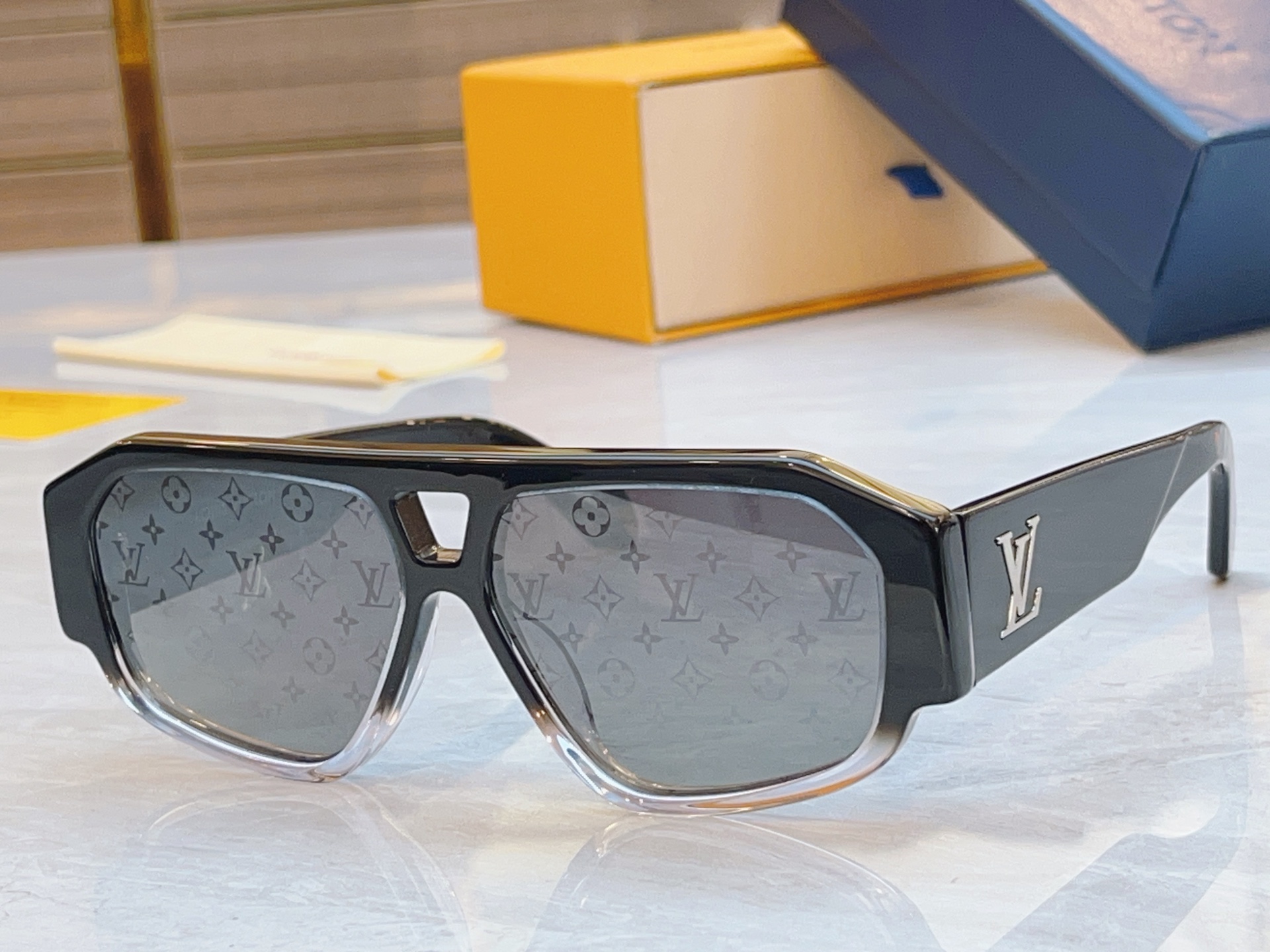，【LOUIS VUITTO*】路易*威登新款太阳镜，MODEL：Z2870W，SIZE：58口14-1