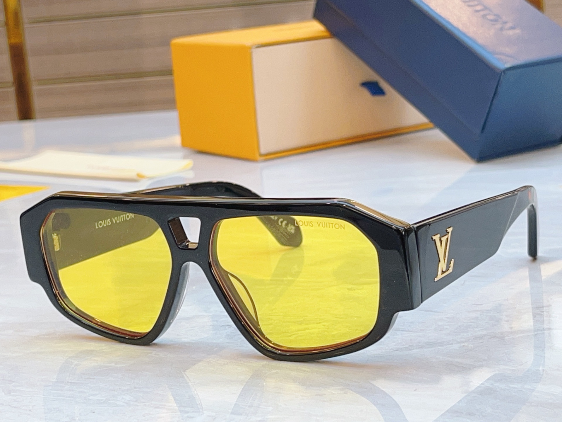 ，【LOUIS VUITTO*】路易*威登新款太阳镜，MODEL：Z2870W，SIZE：58口14-1