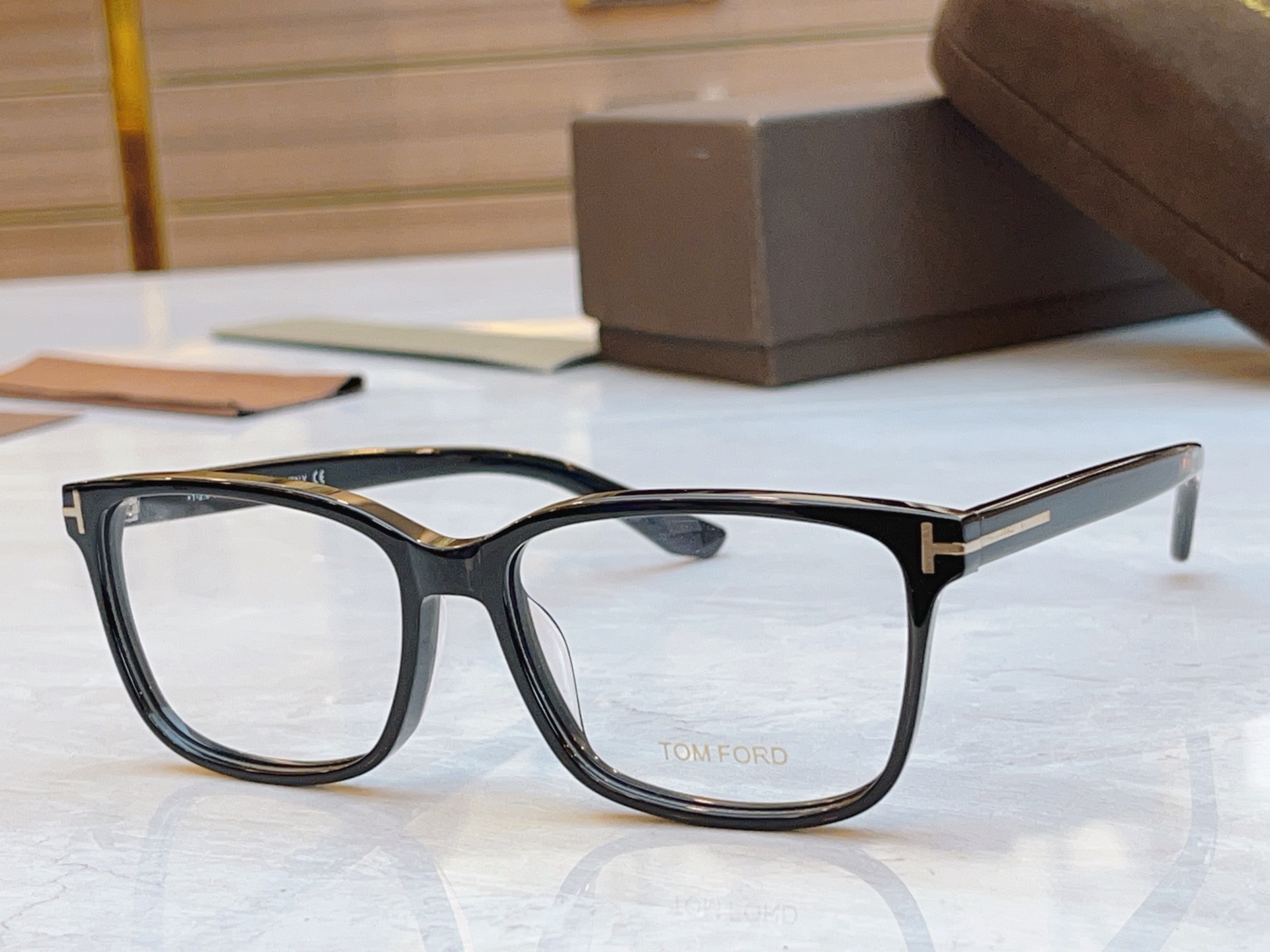 ，【TOM FOR*】汤姆*福特新款太阳镜🕶️，MODEL：TF5928，SIZE：53口19-145