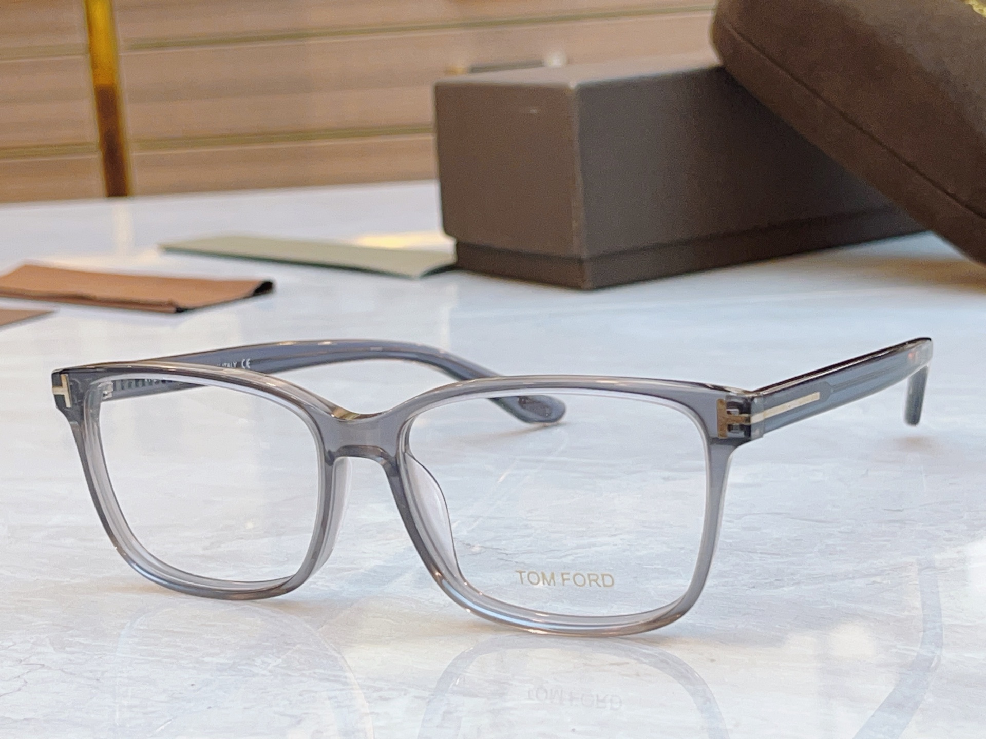 ，【TOM FOR*】汤姆*福特新款太阳镜🕶️，MODEL：TF5928，SIZE：53口19-145