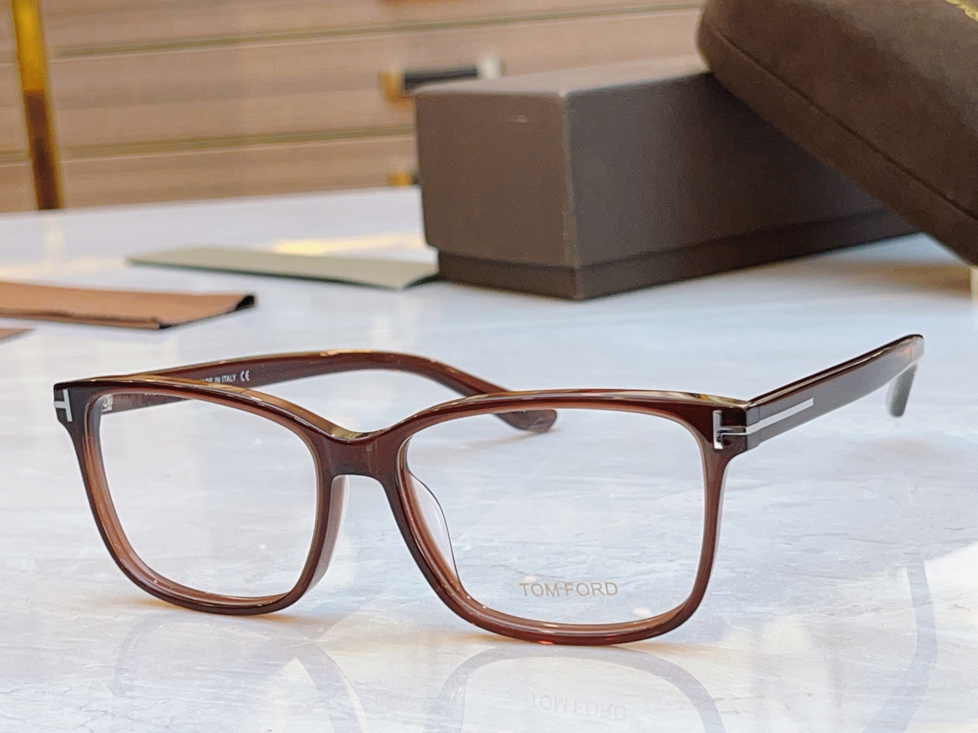 ，【TOM FOR*】汤姆*福特新款太阳镜🕶️，MODEL：TF5928，SIZE：53口19-145
