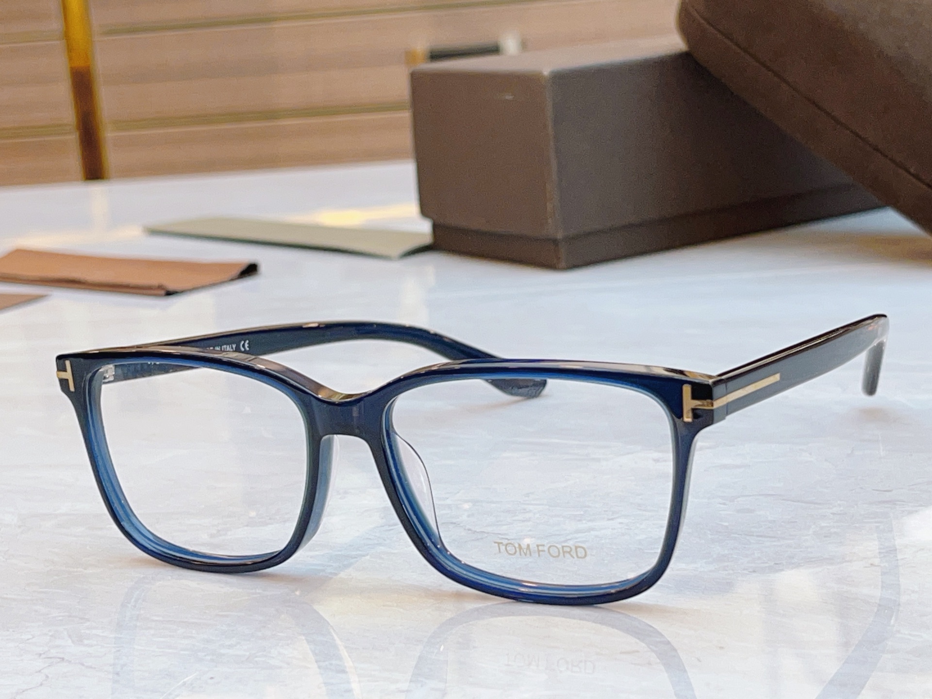 ，【TOM FOR*】汤姆*福特新款太阳镜🕶️，MODEL：TF5928，SIZE：53口19-145