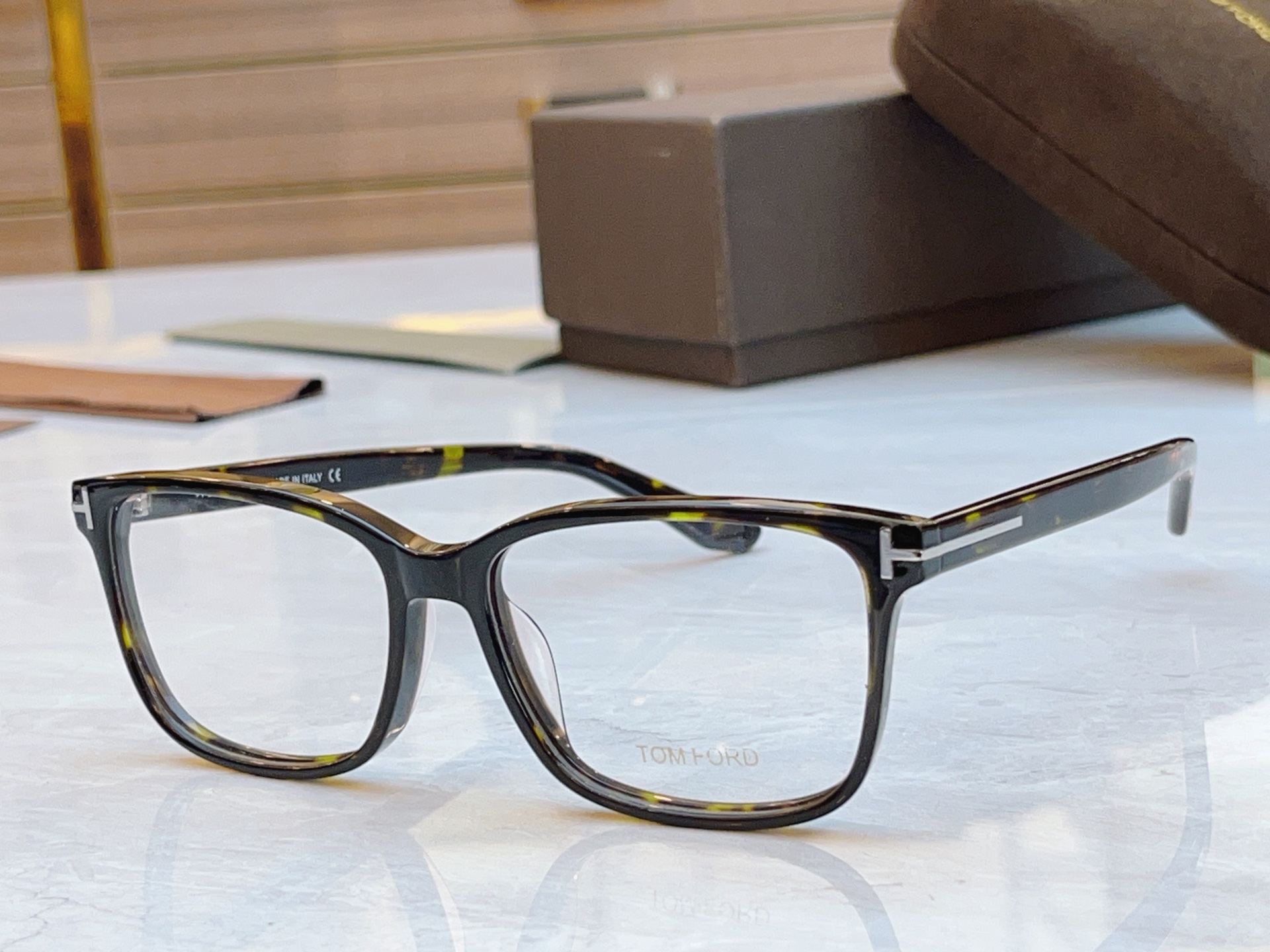 ，【TOM FOR*】汤姆*福特新款太阳镜🕶️，MODEL：TF5928，SIZE：53口19-145