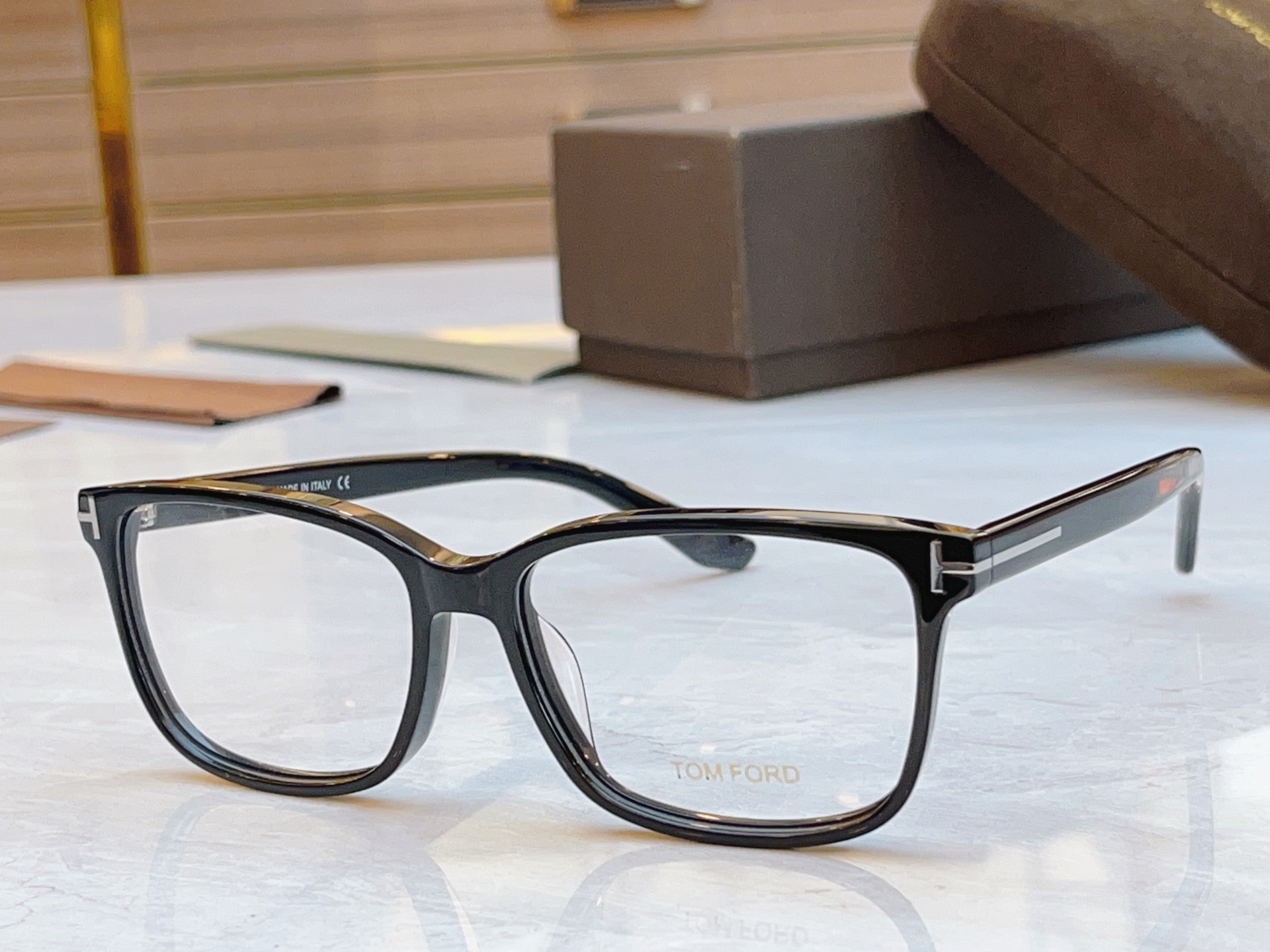 ，【TOM FOR*】汤姆*福特新款太阳镜🕶️，MODEL：TF5928，SIZE：53口19-145