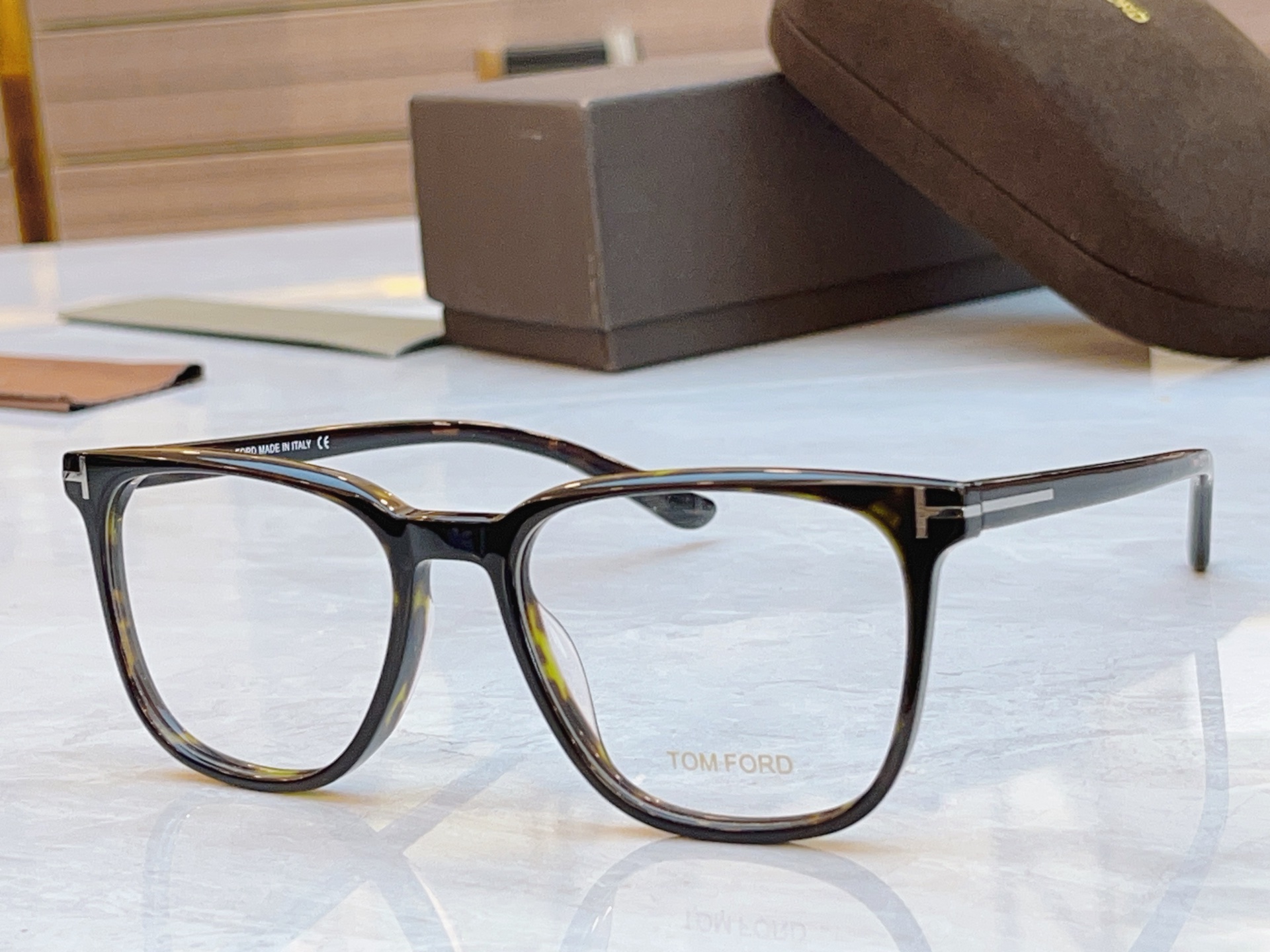 ，【TOM FOR*】汤姆*福特新款太阳镜🕶️，MODEL：TF5929，SIZE：54口18-145