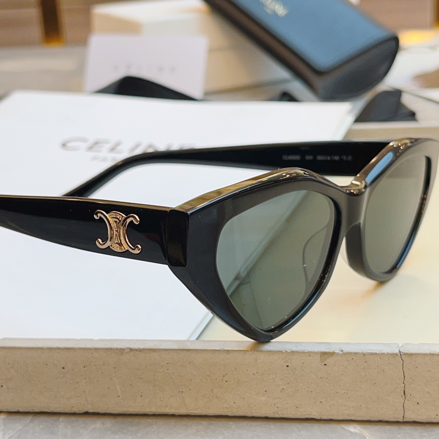 ，【CELIN*】赛*琳新款太阳镜， MODELCL40323，SIZE 55口16-140