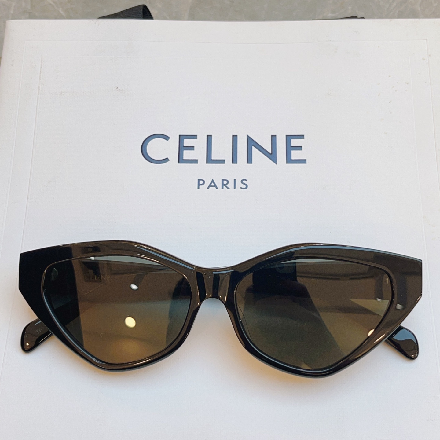 ，【CELIN*】赛*琳新款太阳镜， MODELCL40323，SIZE 55口16-140