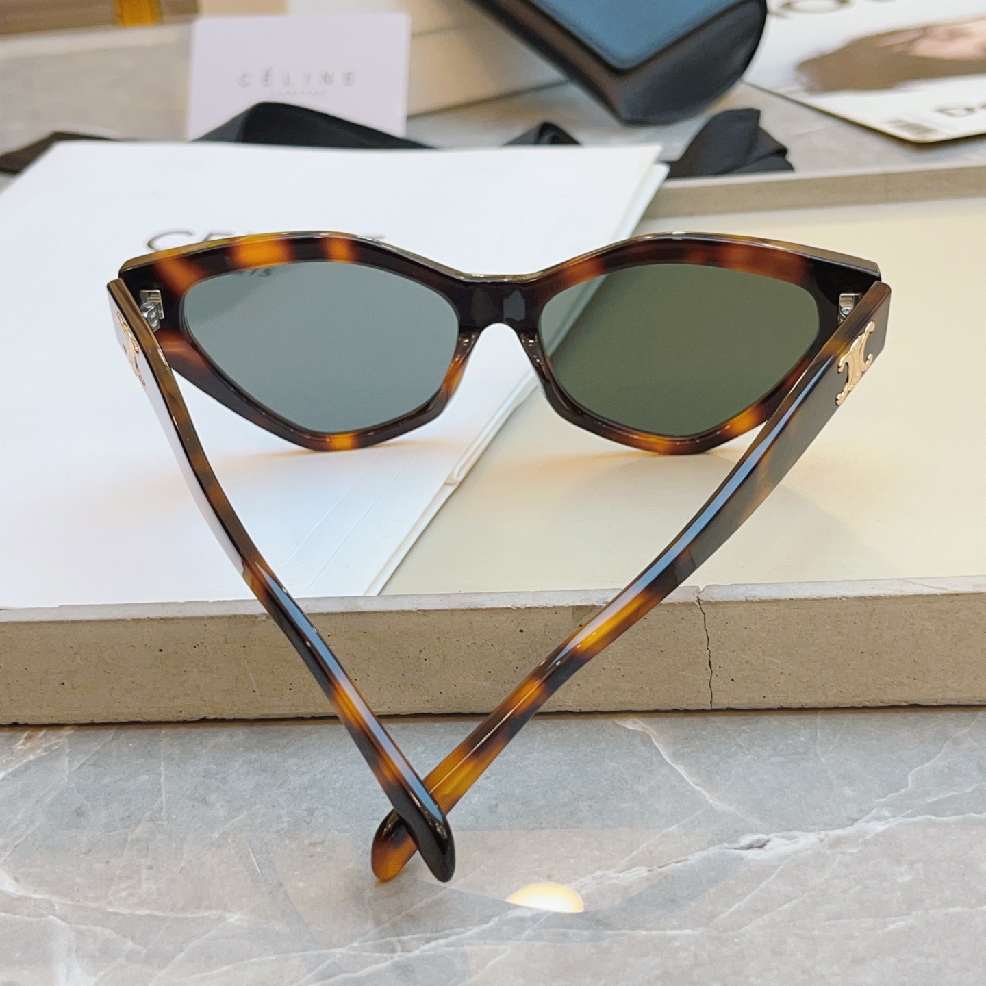，【CELIN*】赛*琳新款太阳镜， MODELCL40323，SIZE 55口16-140