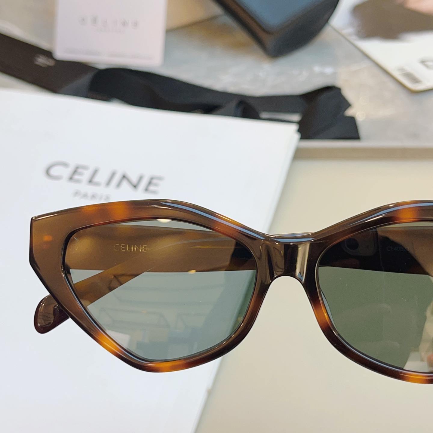 ，【CELIN*】赛*琳新款太阳镜， MODELCL40323，SIZE 55口16-140