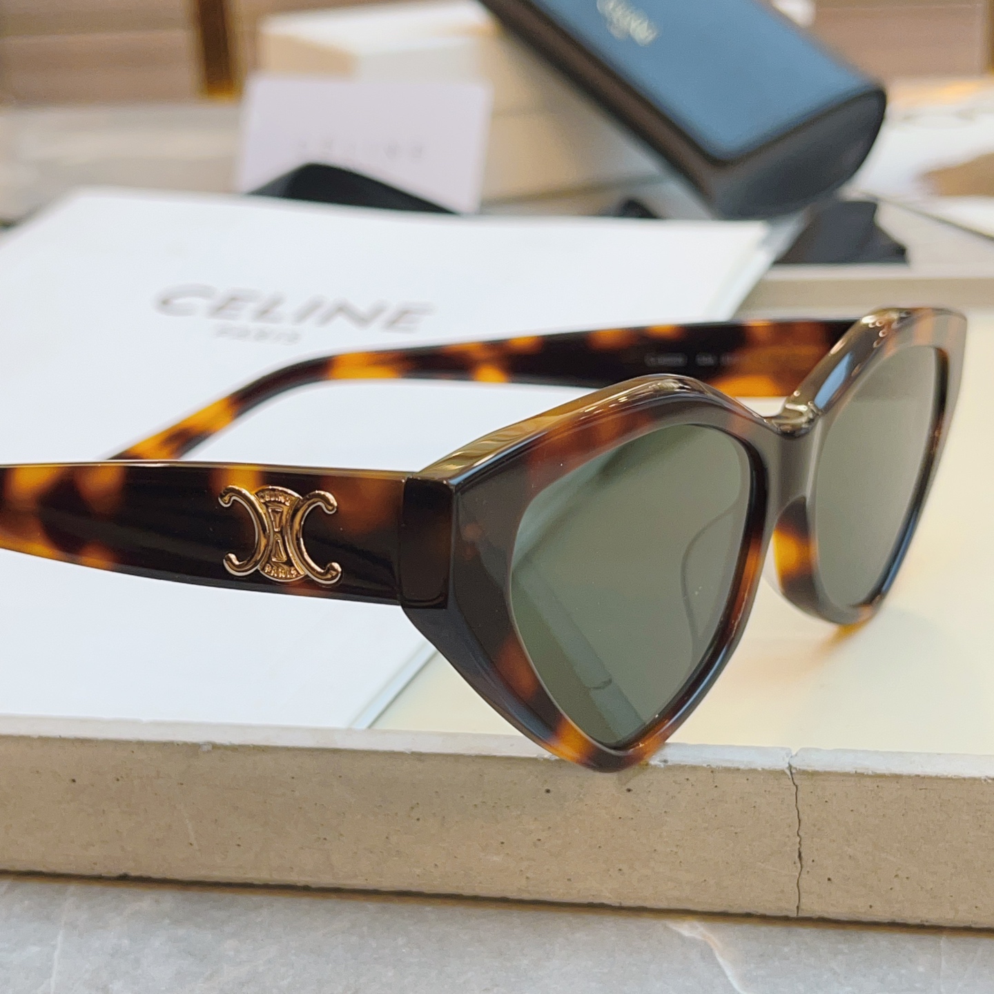 ，【CELIN*】赛*琳新款太阳镜， MODELCL40323，SIZE 55口16-140