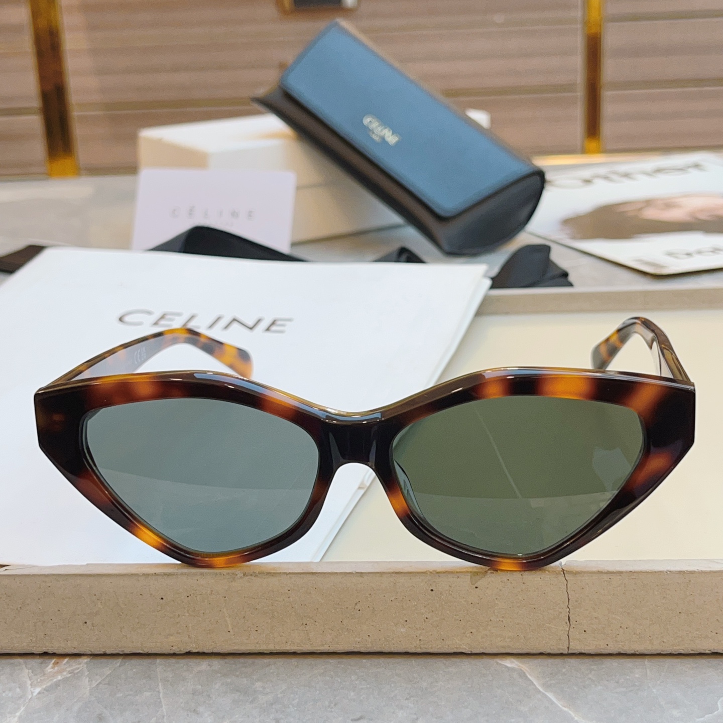 ，【CELIN*】赛*琳新款太阳镜， MODELCL40323，SIZE 55口16-140