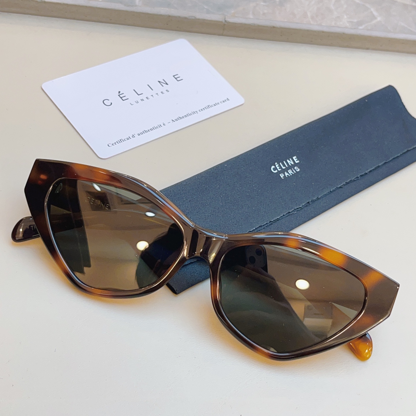，【CELIN*】赛*琳新款太阳镜， MODELCL40323，SIZE 55口16-140