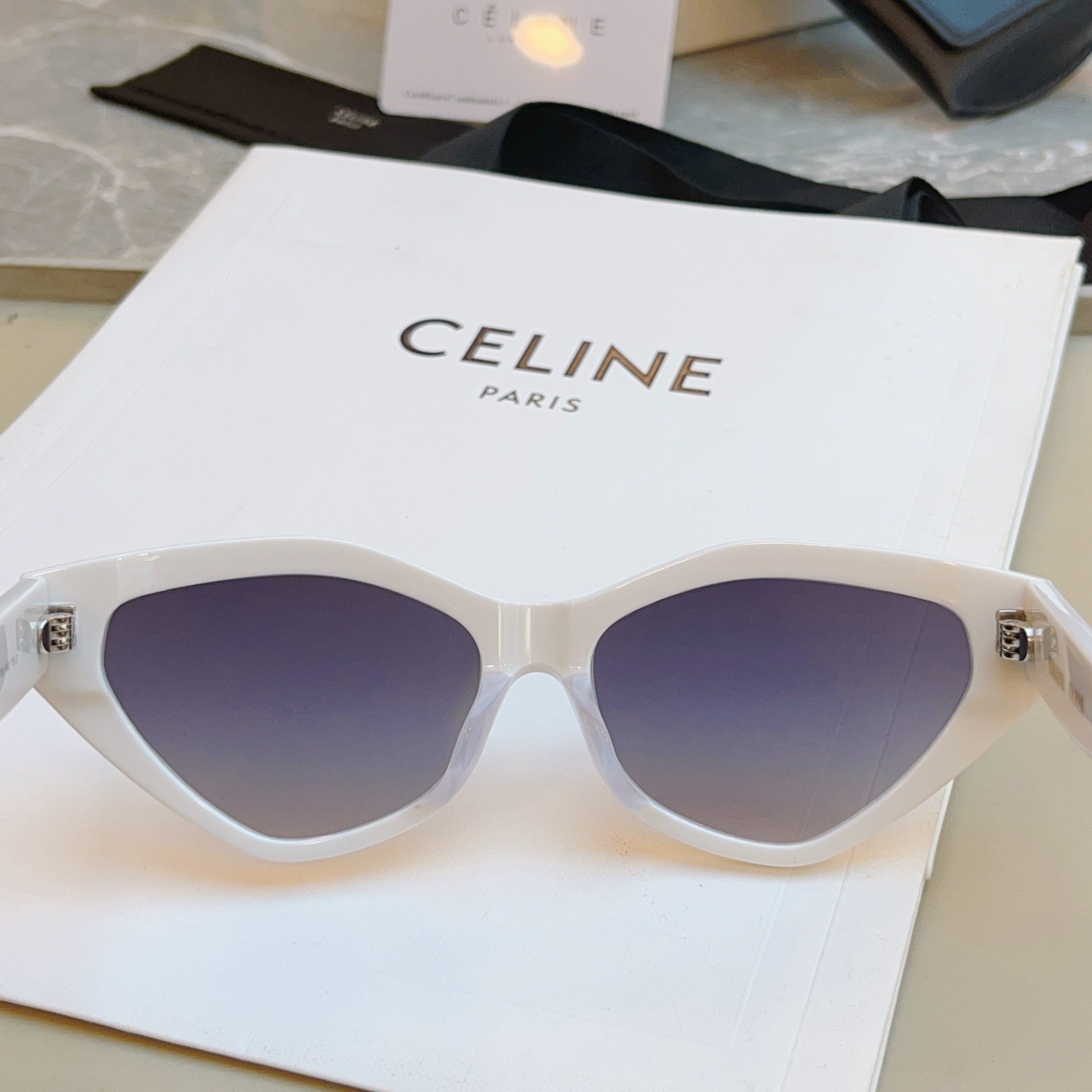 ，【CELIN*】赛*琳新款太阳镜， MODELCL40323，SIZE 55口16-140