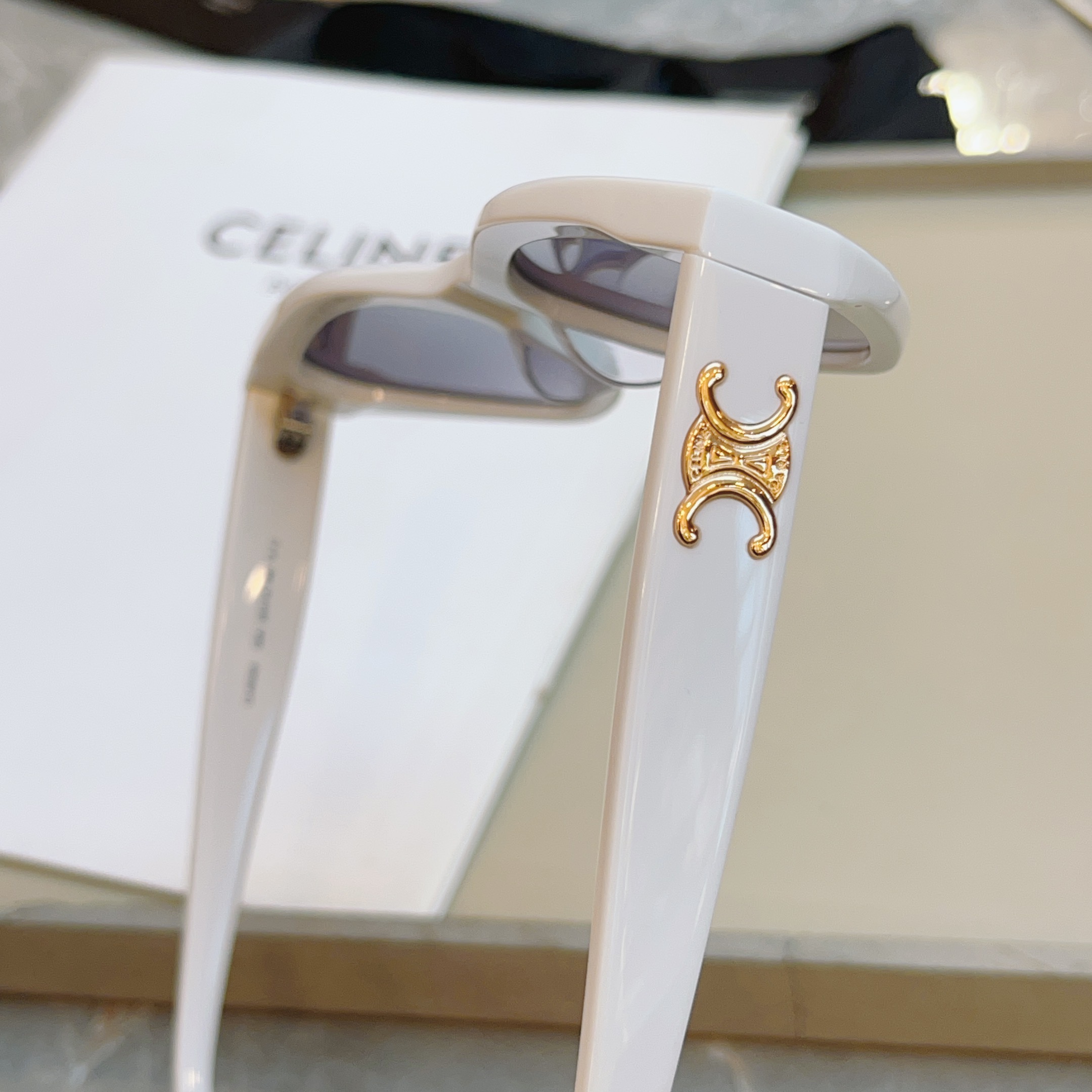 ，【CELIN*】赛*琳新款太阳镜， MODELCL40323，SIZE 55口16-140